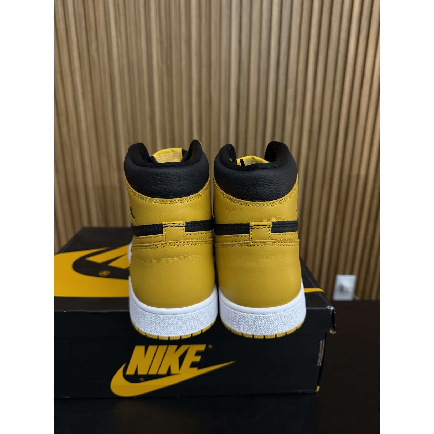 Jordan Jordan 1 Retro High Pollen Size 12, PREOWNED