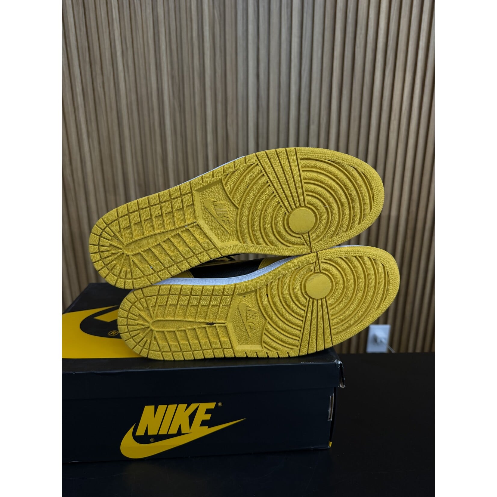 Jordan Jordan 1 Retro High Pollen Size 12, PREOWNED