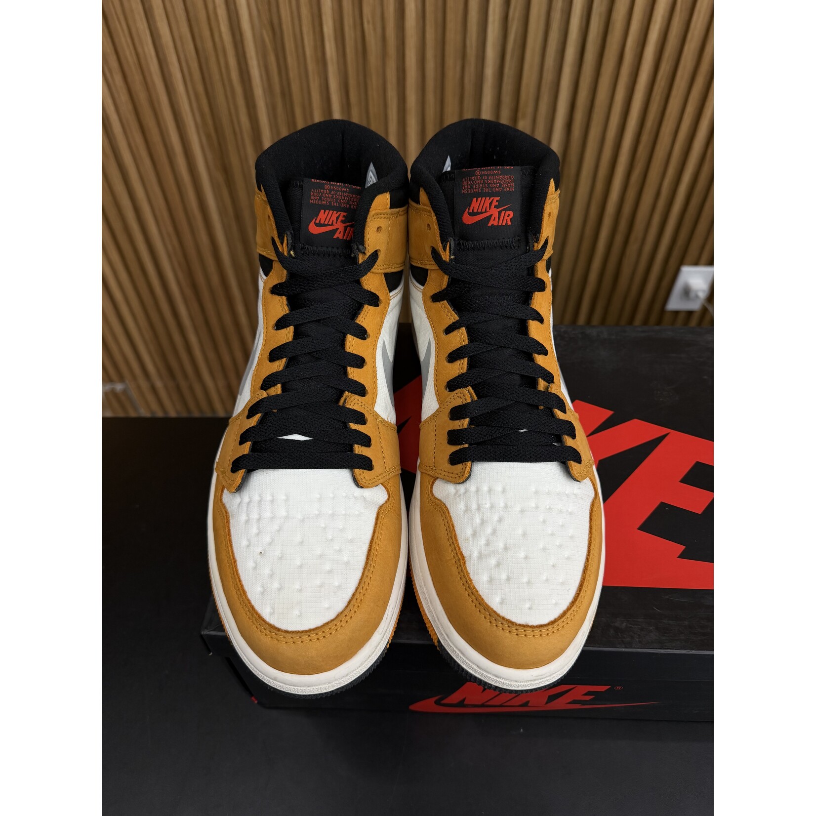 Jordan Jordan 1 Retro High Element Gore-Tex Light Curry Size 12, PREOWNED