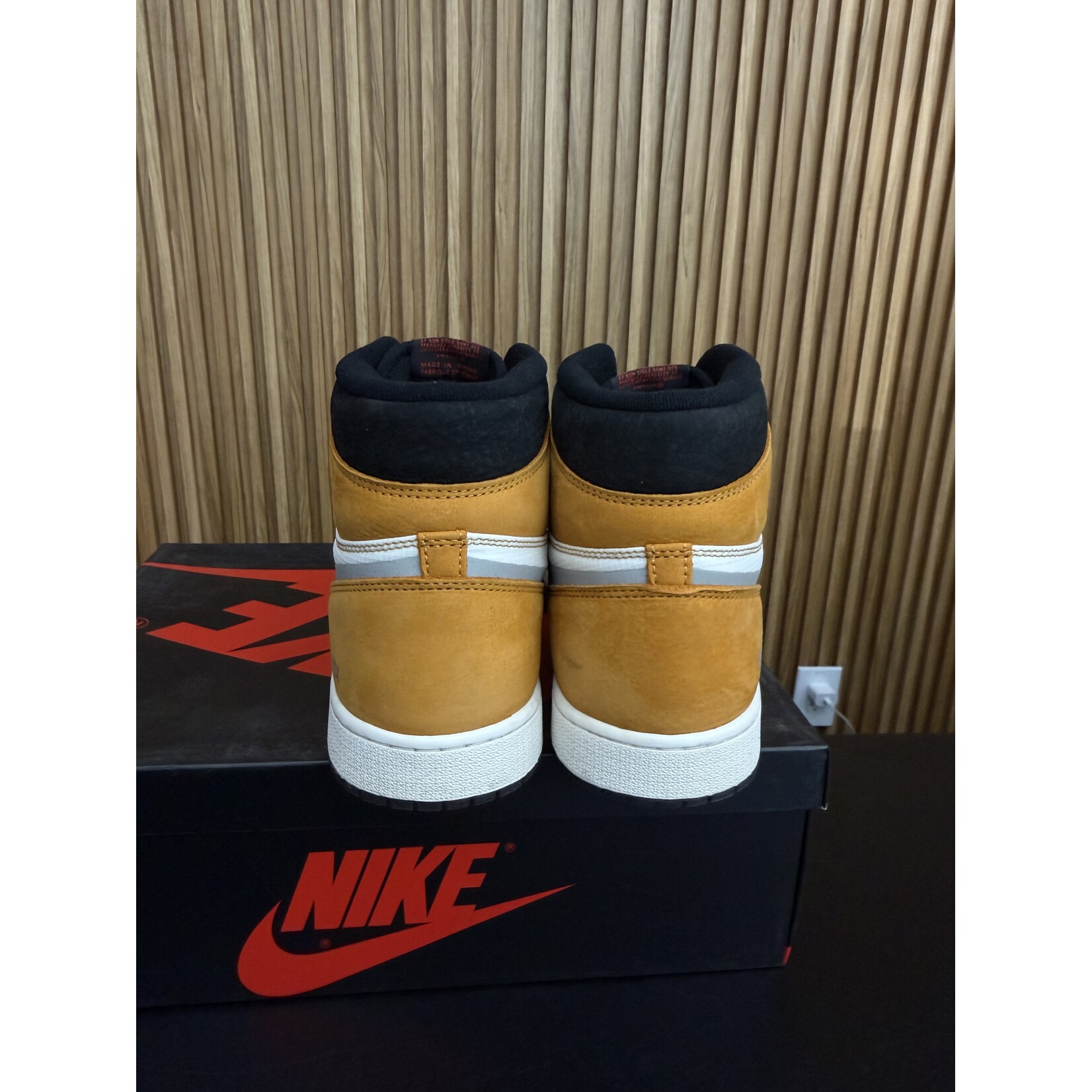 Jordan Jordan 1 Retro High Element Gore-Tex Light Curry Size 12, PREOWNED