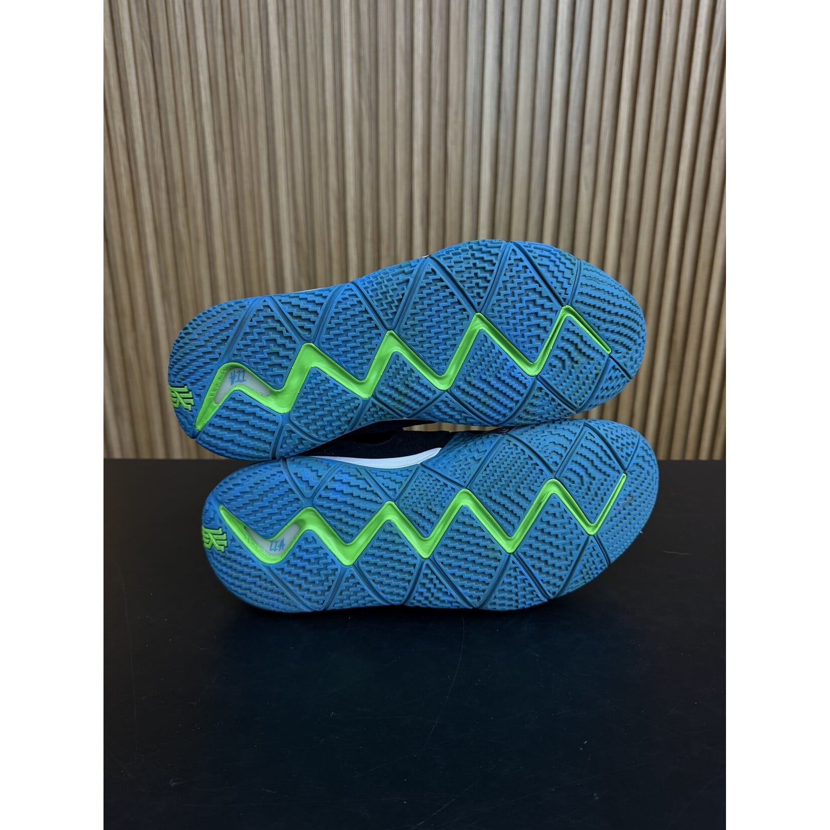 Nike Nike Kyrie 4 Dark Obsidian Think Twice Size 10.5, PREOWNED