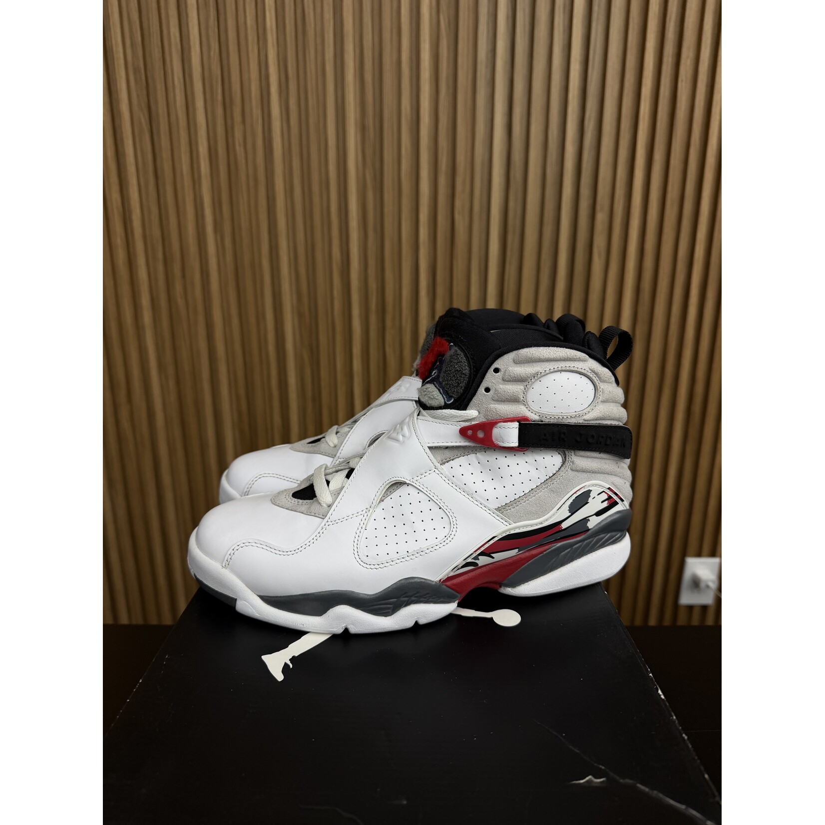 Jordan Jordan 8 Retro Bugs Bunny (2013) Size 9, PREOWNED