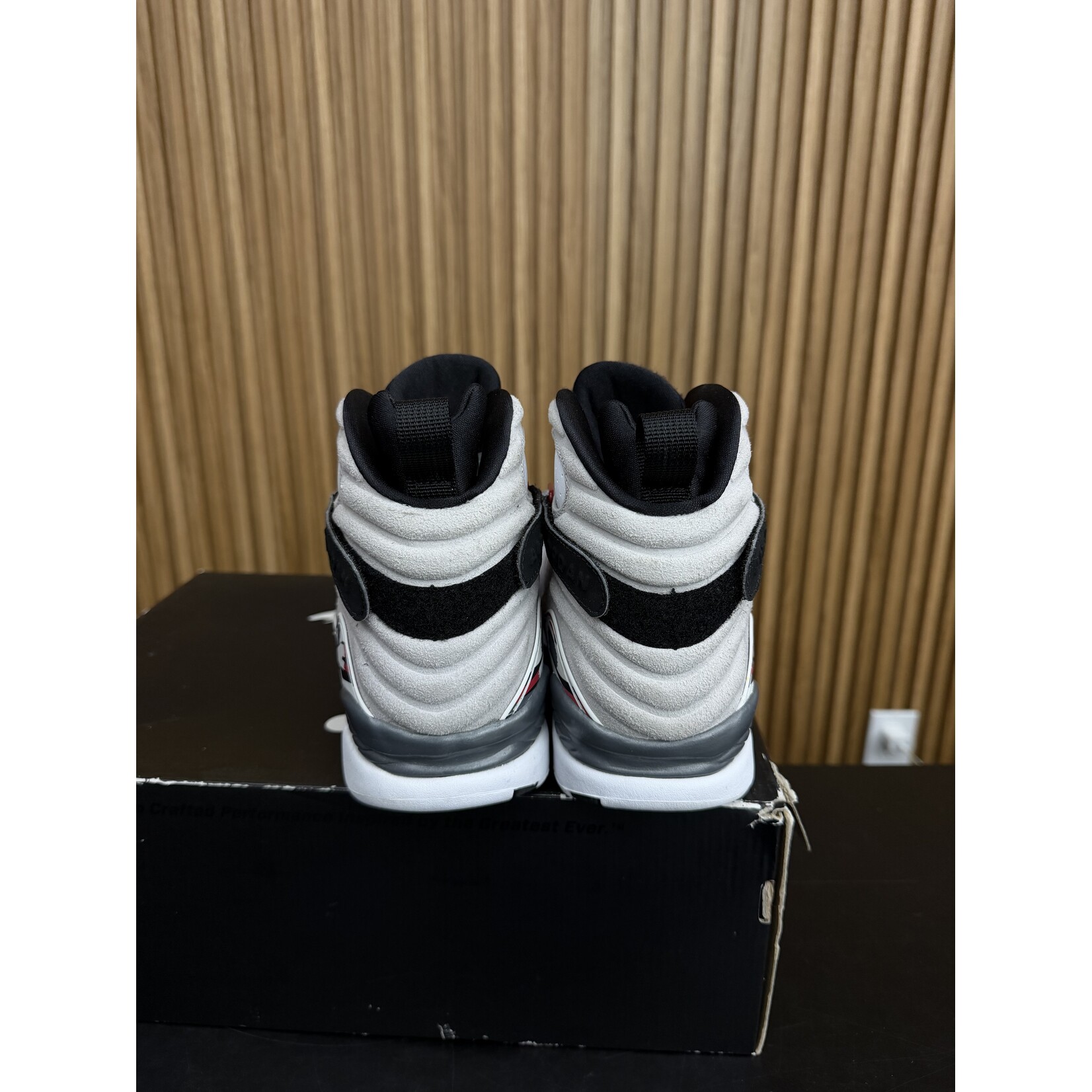 Jordan Jordan 8 Retro Bugs Bunny (2013) Size 9, PREOWNED