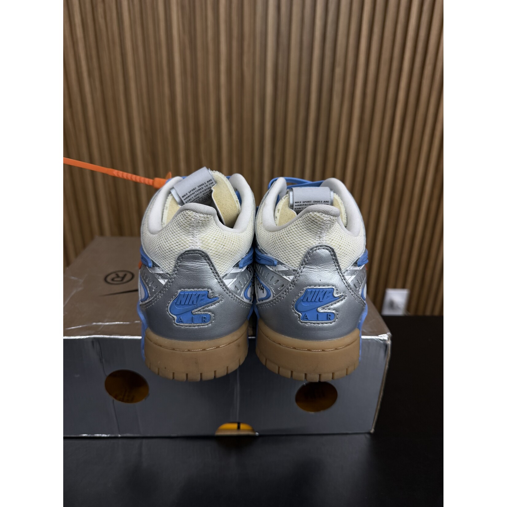 Nike Nike Air Rubber Dunk Off-White UNC Size 11, PREOWNED*