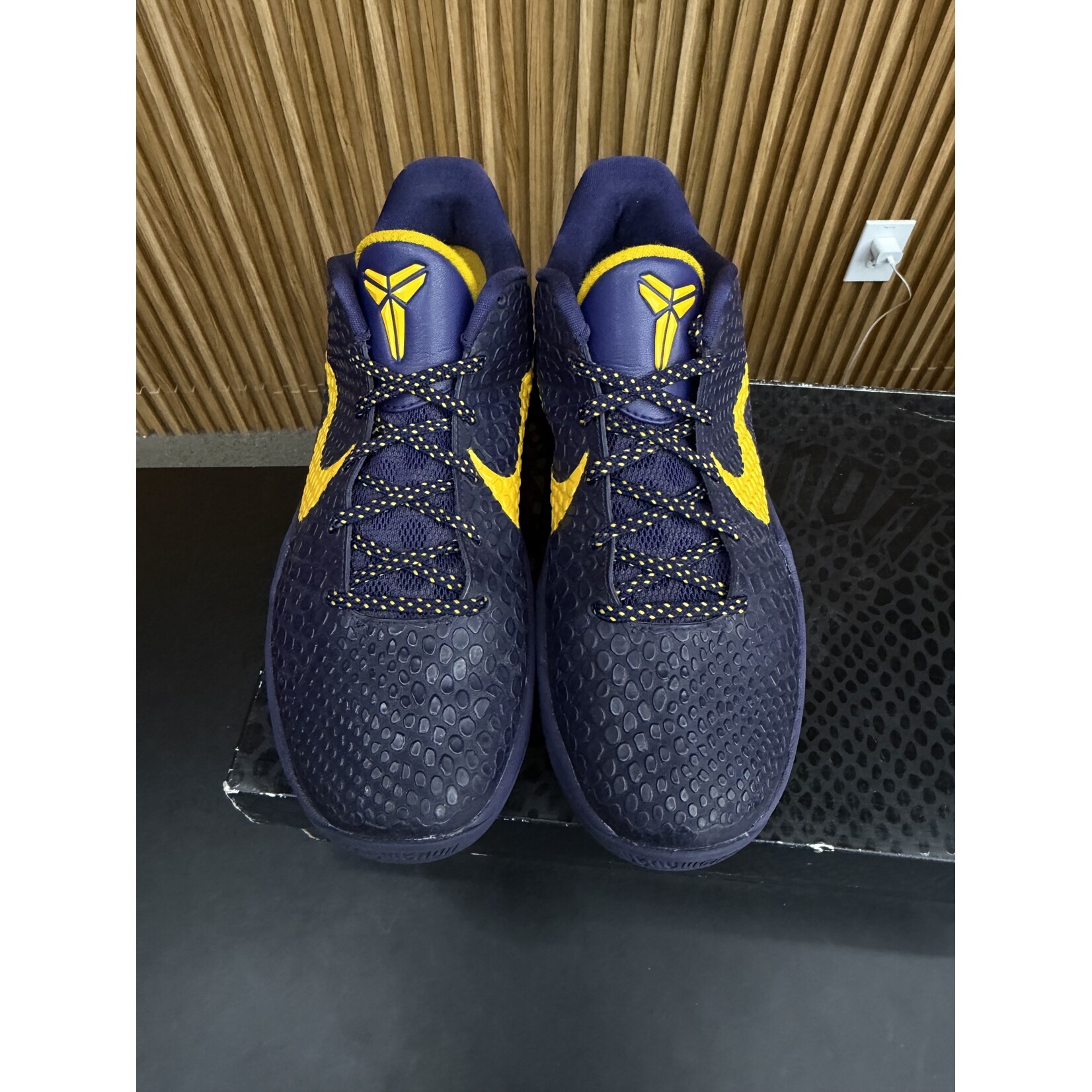 Nike Nike Kobe 6 Imperial Purple Size 9.5, PREOWNED MISSING LEFT INSOLE
