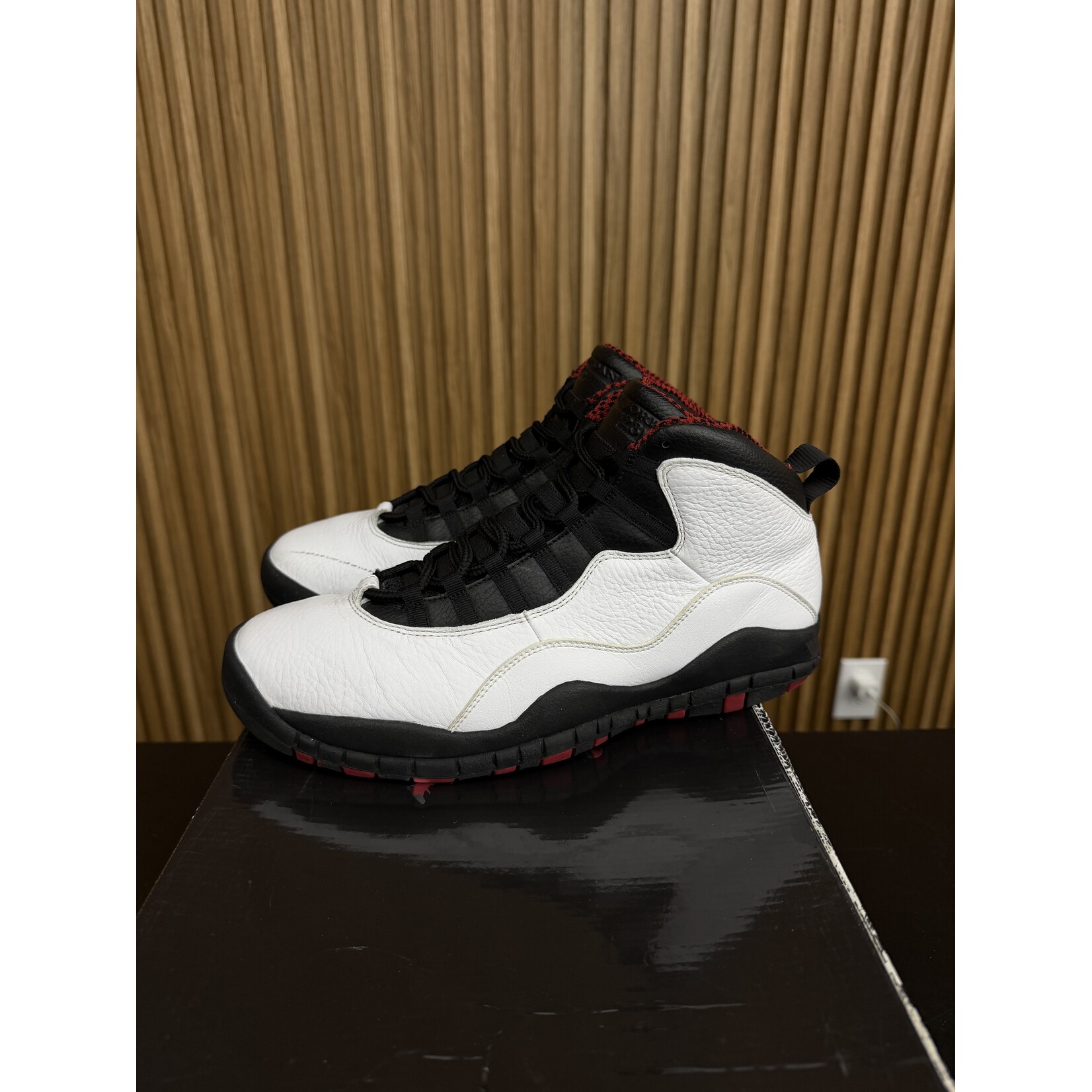 Jordan Jordan 10 Retro Chicago Bulls (2012) Size 9.5, PREOWNED*