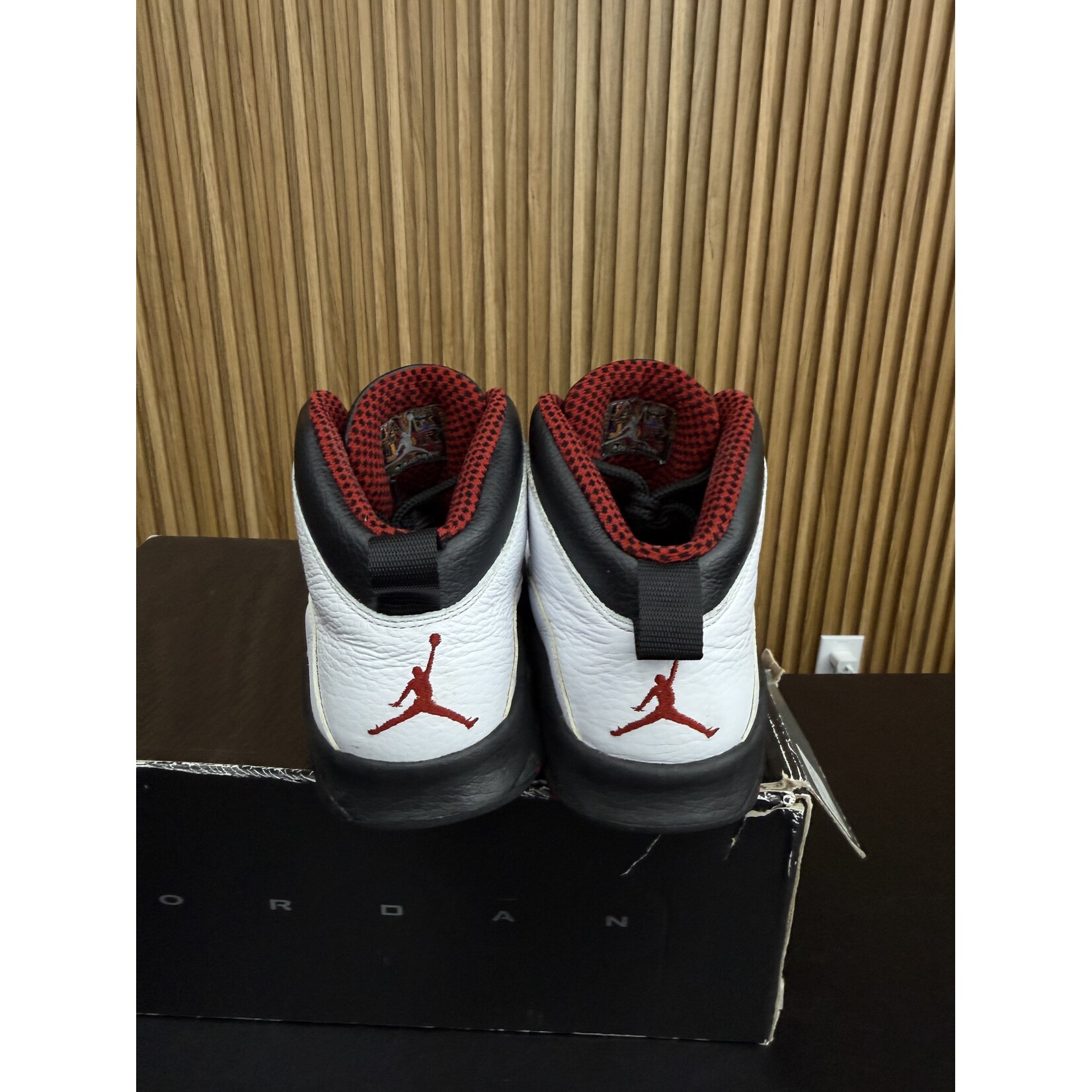 Jordan Jordan 10 Retro Chicago Bulls (2012) Size 9.5, PREOWNED*