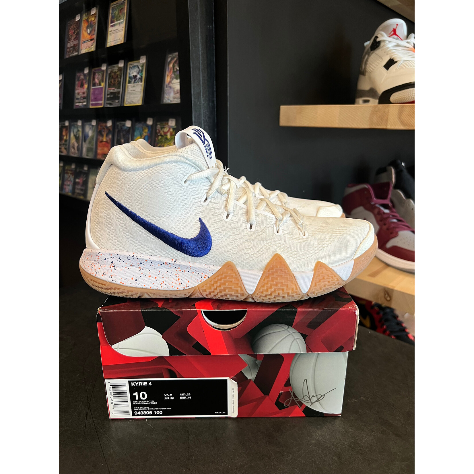 Nike Nike Kyrie 4 Uncle Drew Size 10, PREOWNED