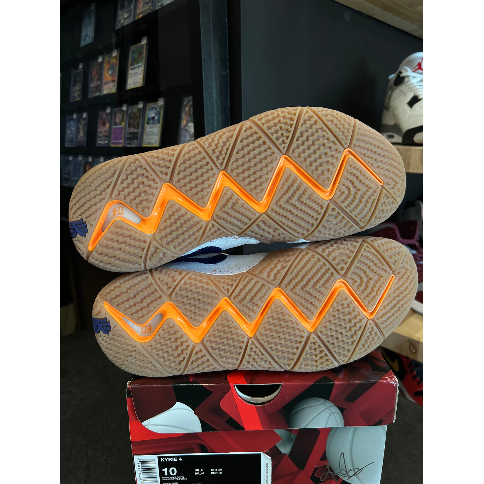 Nike Nike Kyrie 4 Uncle Drew Size 10, PREOWNED