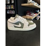 Jordan Jordan 1 Low SE Medium Olive Sail Size 8, PREOWNED*