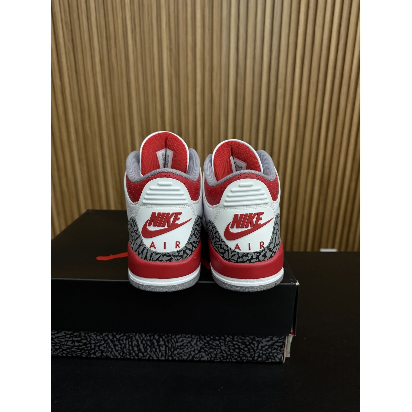Jordan Jordan 3 Retro Fire Red (2022) Size 10, PREOWNED*
