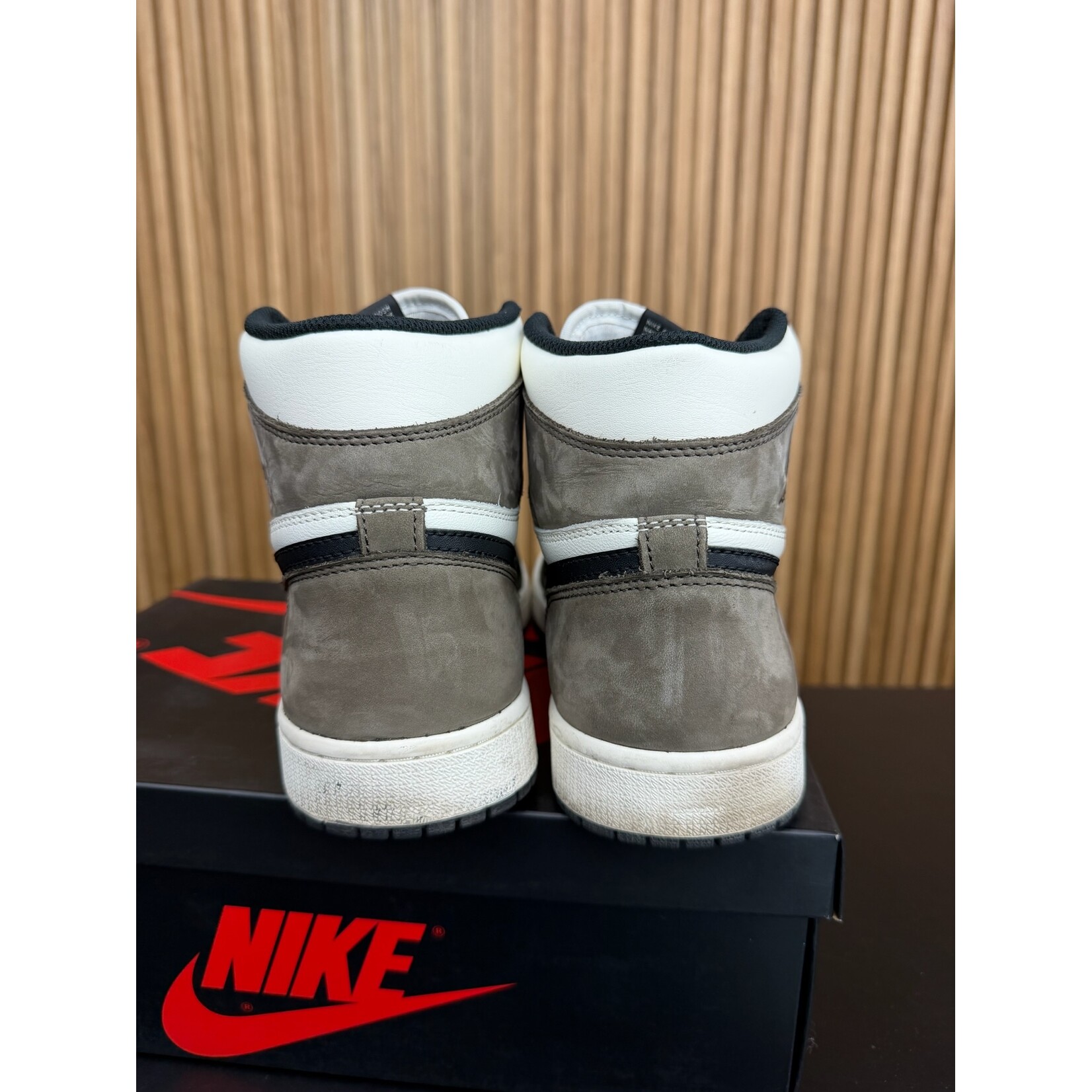Jordan Jordan 1 Retro Dark Mocha Size 9, PREOWNED