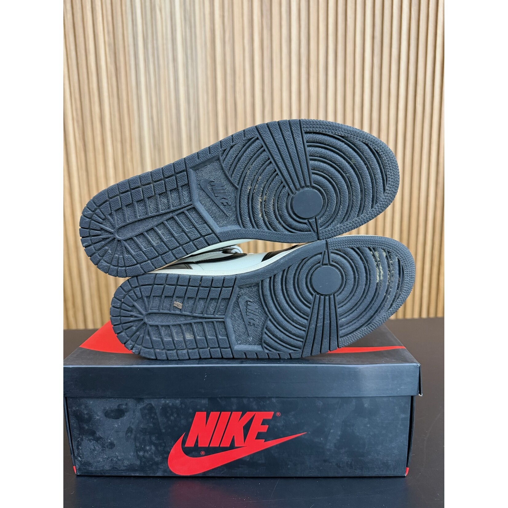 Jordan Jordan 1 Retro Dark Mocha Size 9, PREOWNED