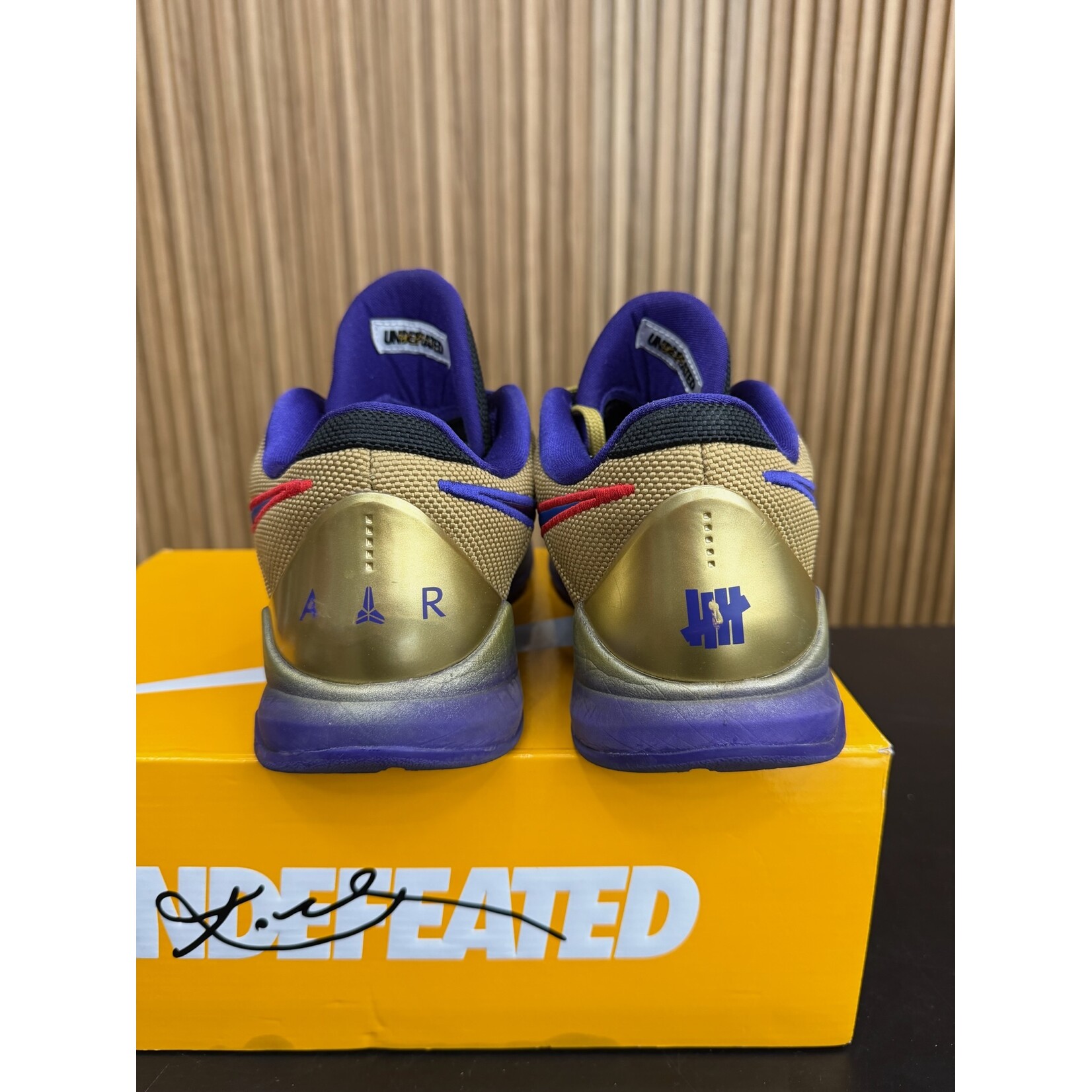 Nike Nike Kobe 5 Proto Undefeated Hall of Fame Size 9, PREOWNED*