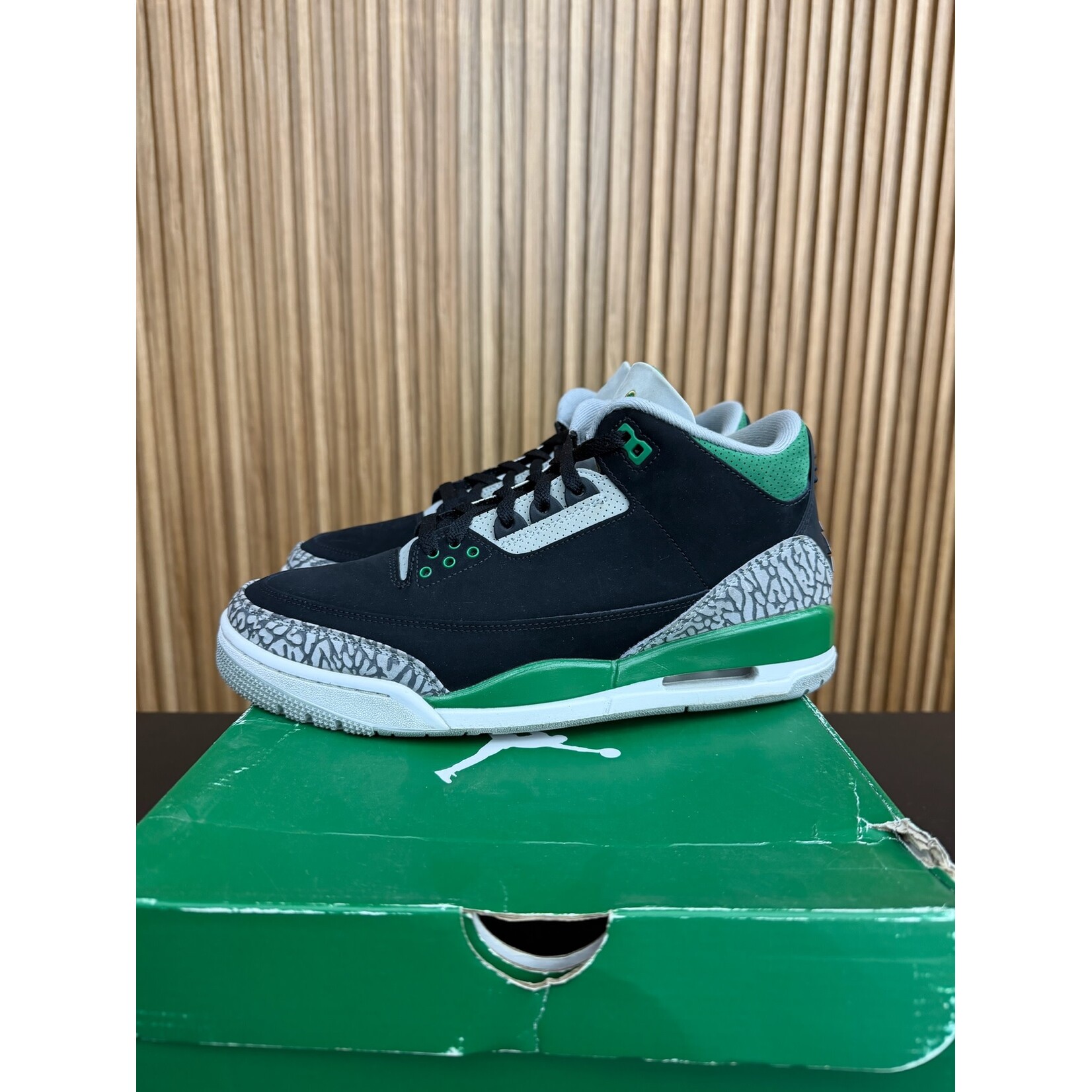 Jordan Jordan 3 Retro Pine Green Size 10.5, PREOWNED*