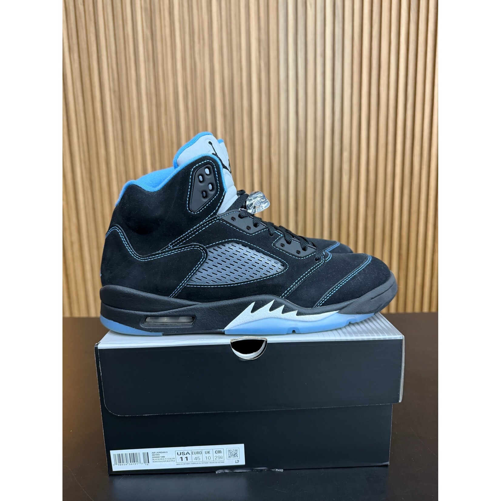 Jordan Jordan 5 Retro Black University Blue (2026) Size 11, PREOWNED