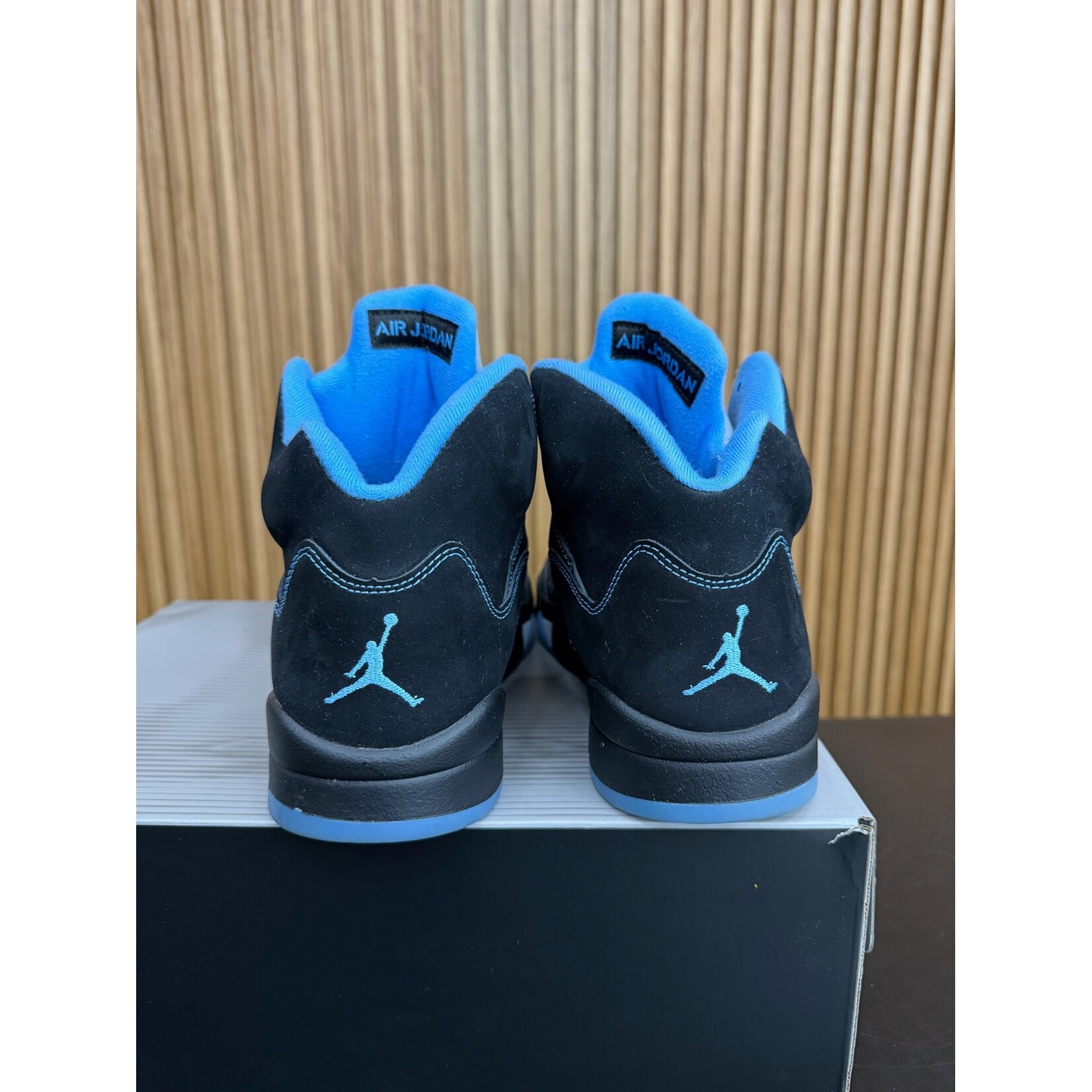 Jordan Jordan 5 Retro Black University Blue (2026) Size 11, PREOWNED