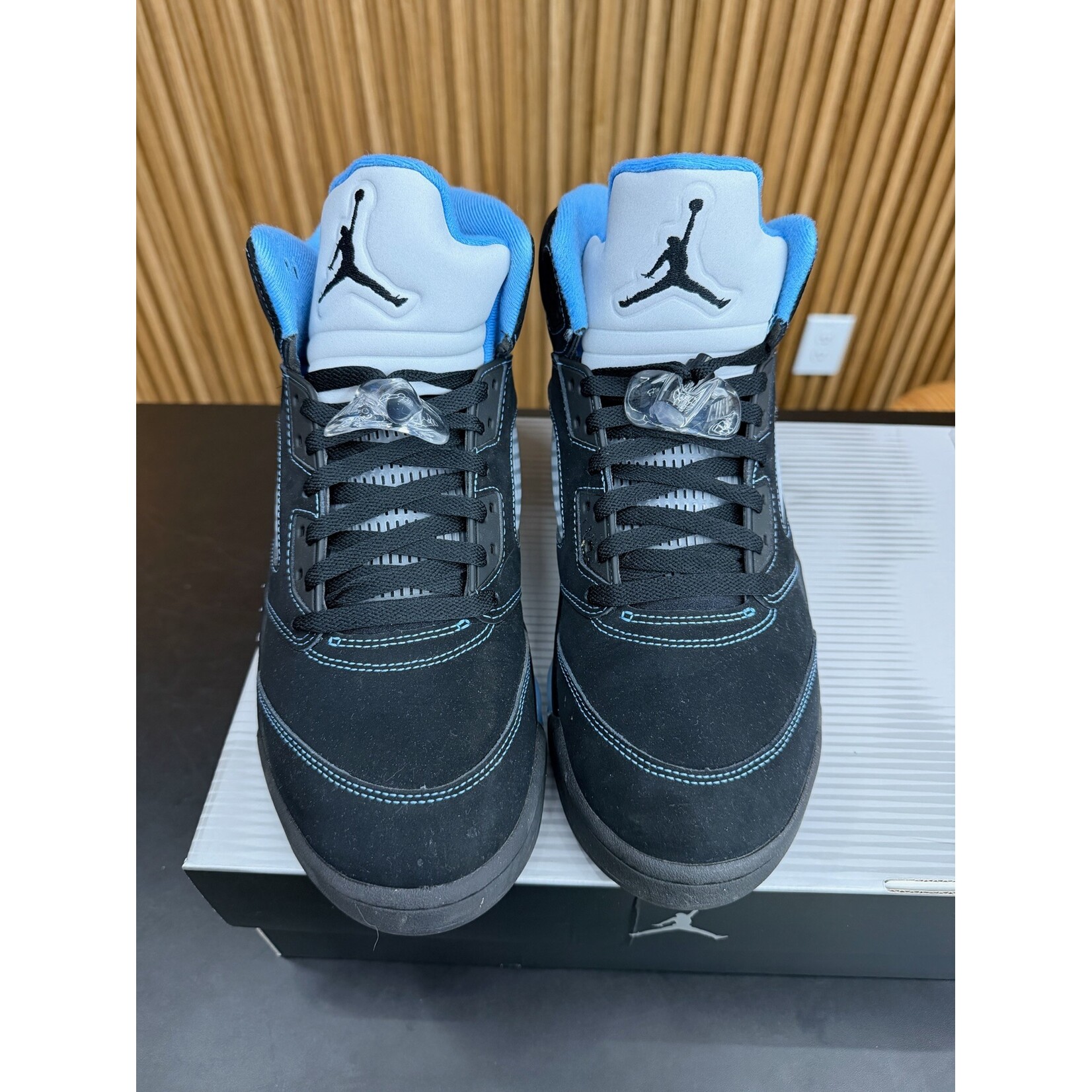 Jordan Jordan 5 Retro Black University Blue (2026) Size 11, PREOWNED