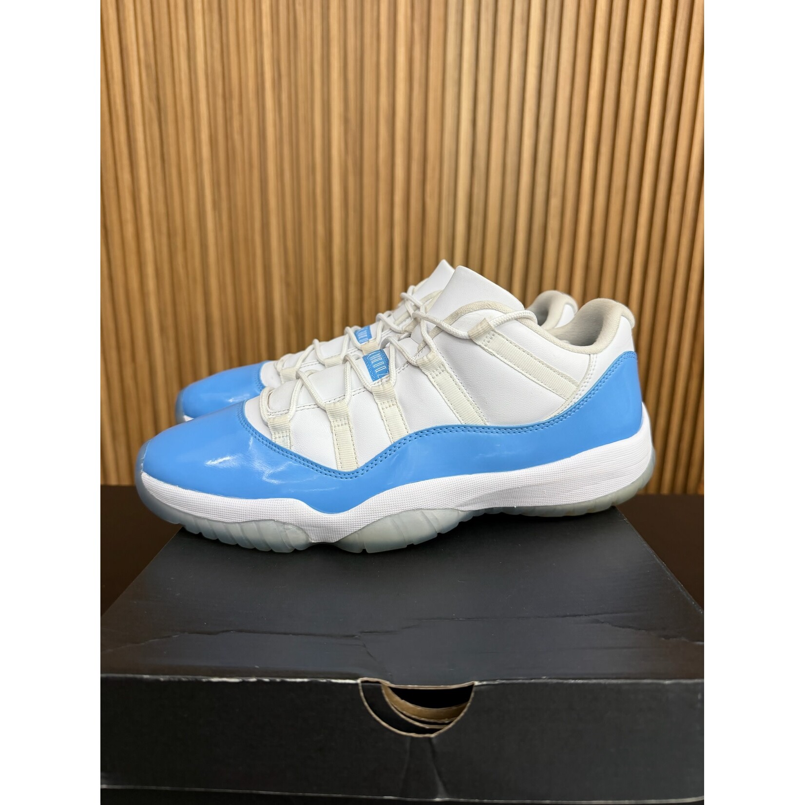 Jordan Jordan 11 Retro Low University Blue (2017) Size 12, PREOWNED*