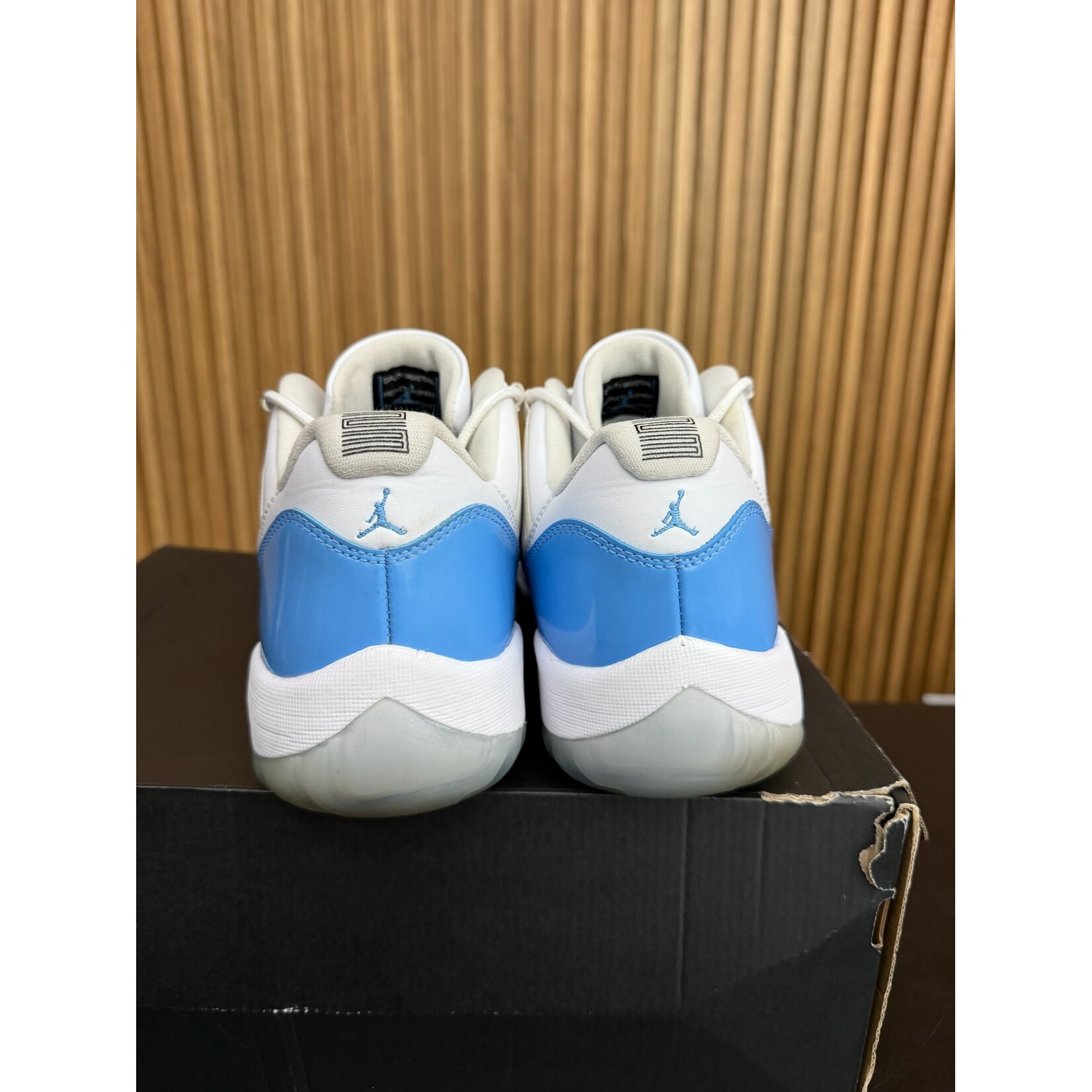 Jordan Jordan 11 Retro Low University Blue (2017) Size 12, PREOWNED*