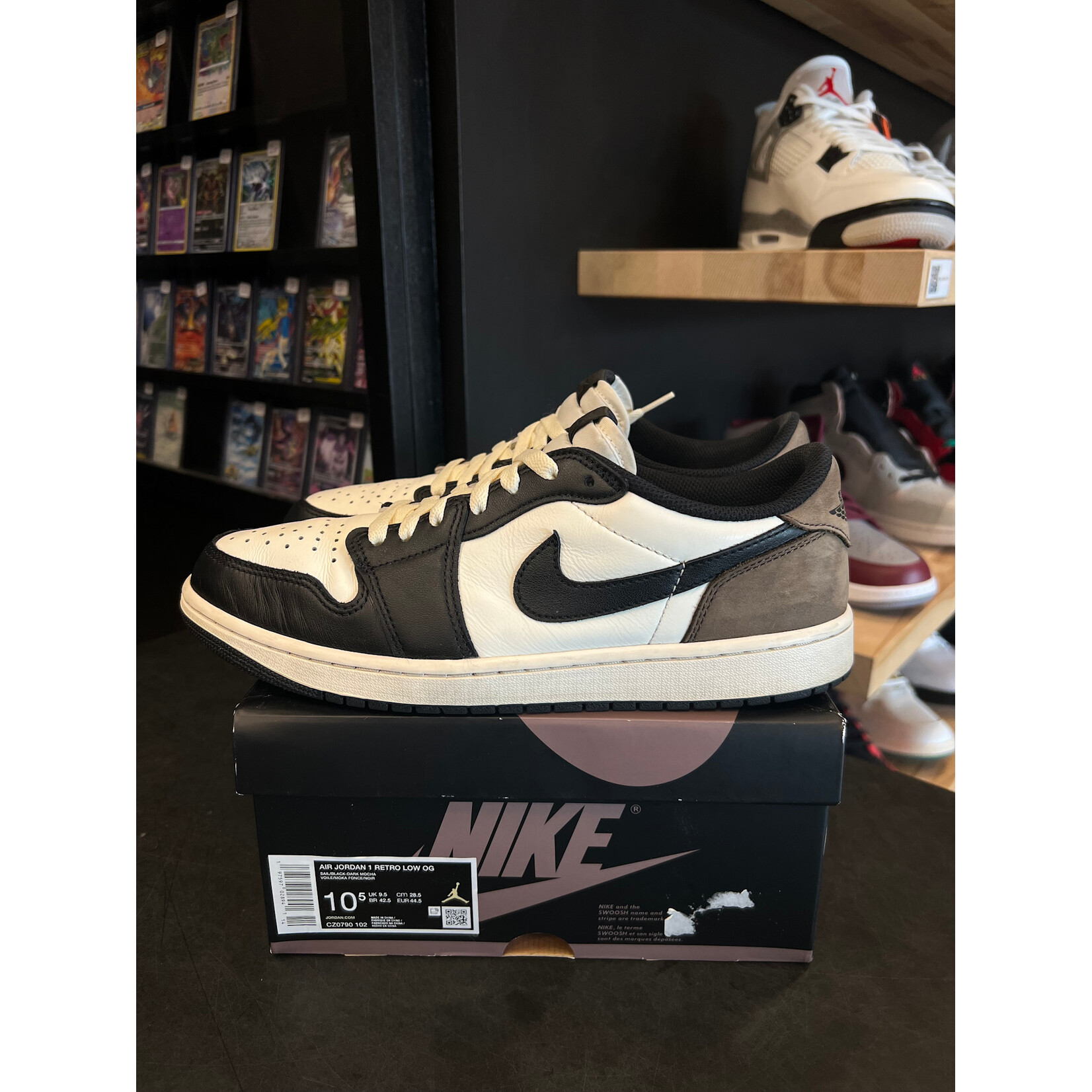 Jordan Jordan 1 Retro Low OG Mocha Size 10.5, PREOWNED