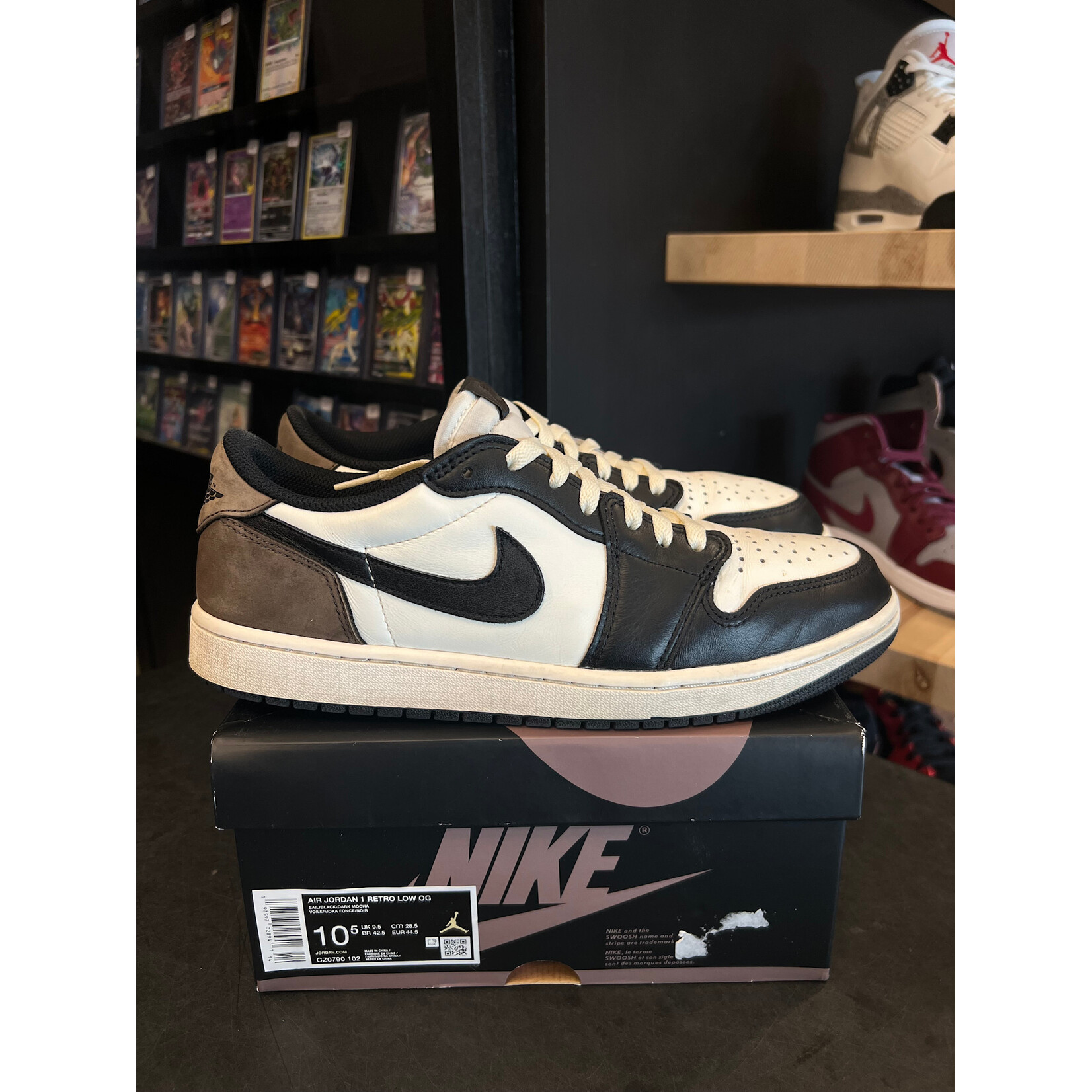 Jordan Jordan 1 Retro Low OG Mocha Size 10.5, PREOWNED