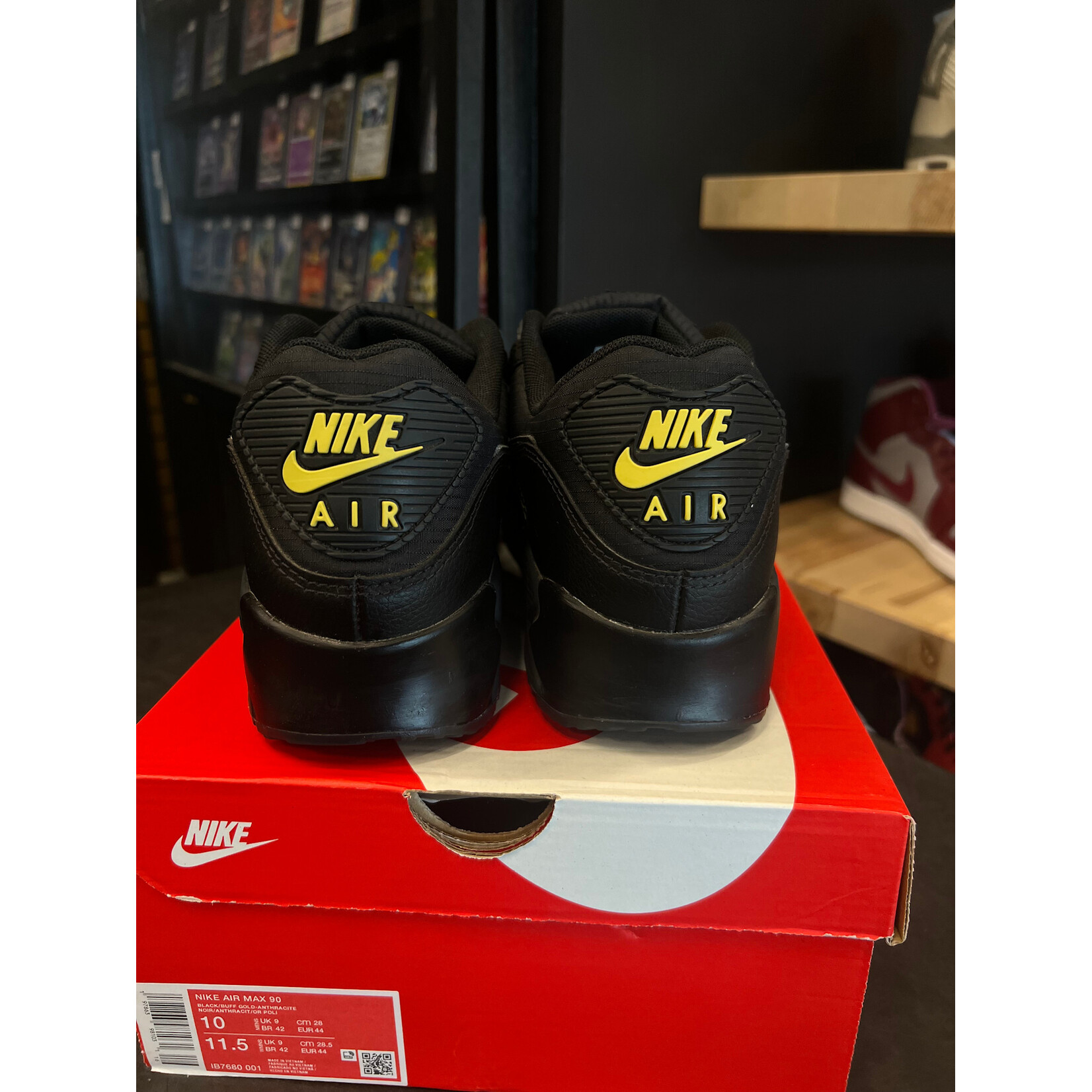 Nike Nike Air Max 90 Black Buff Gold Size 10, PREOWNED*