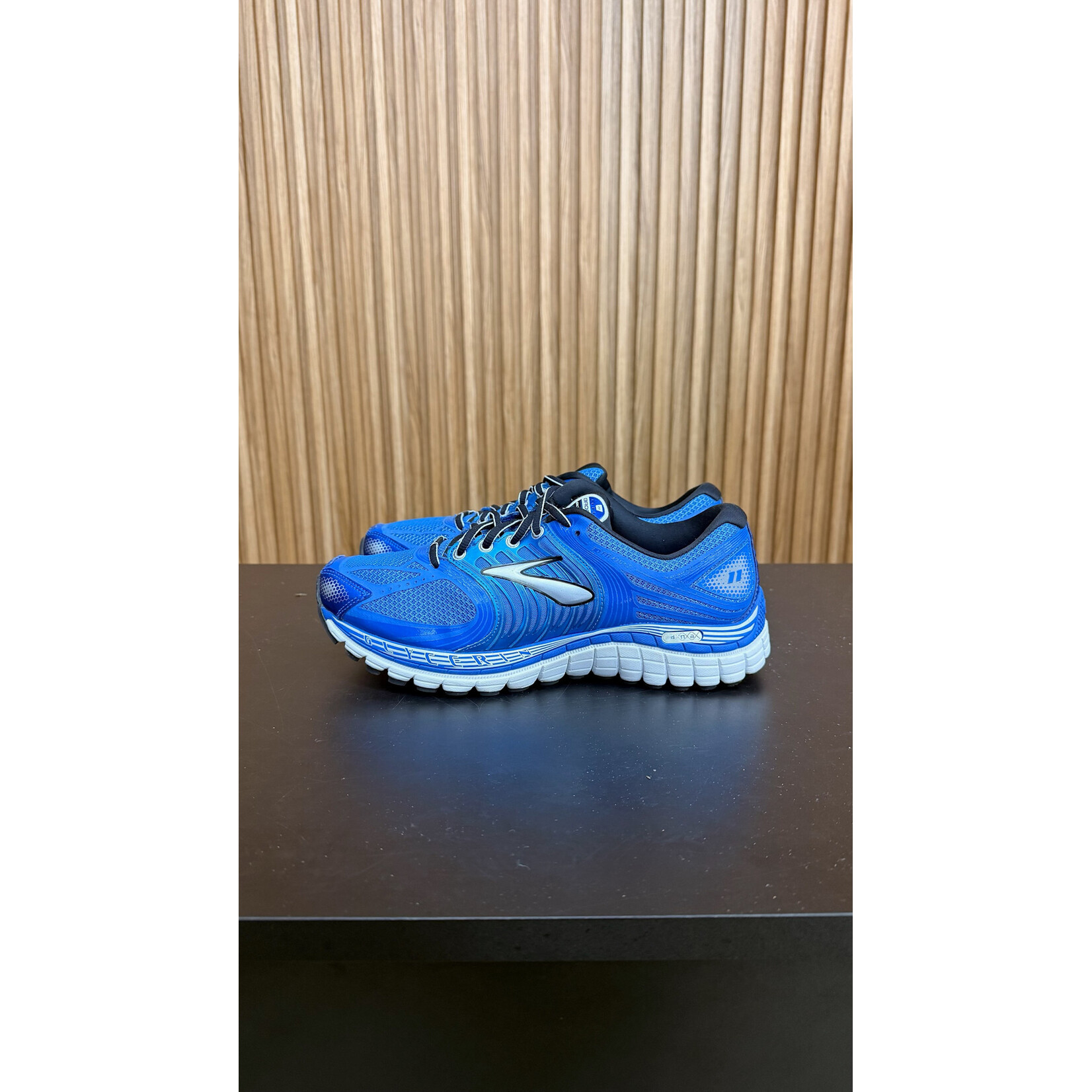 Brooks Brooks 11 Blue/Black/White Size 8.5, PREOWNED NO BOX NO INSOLES