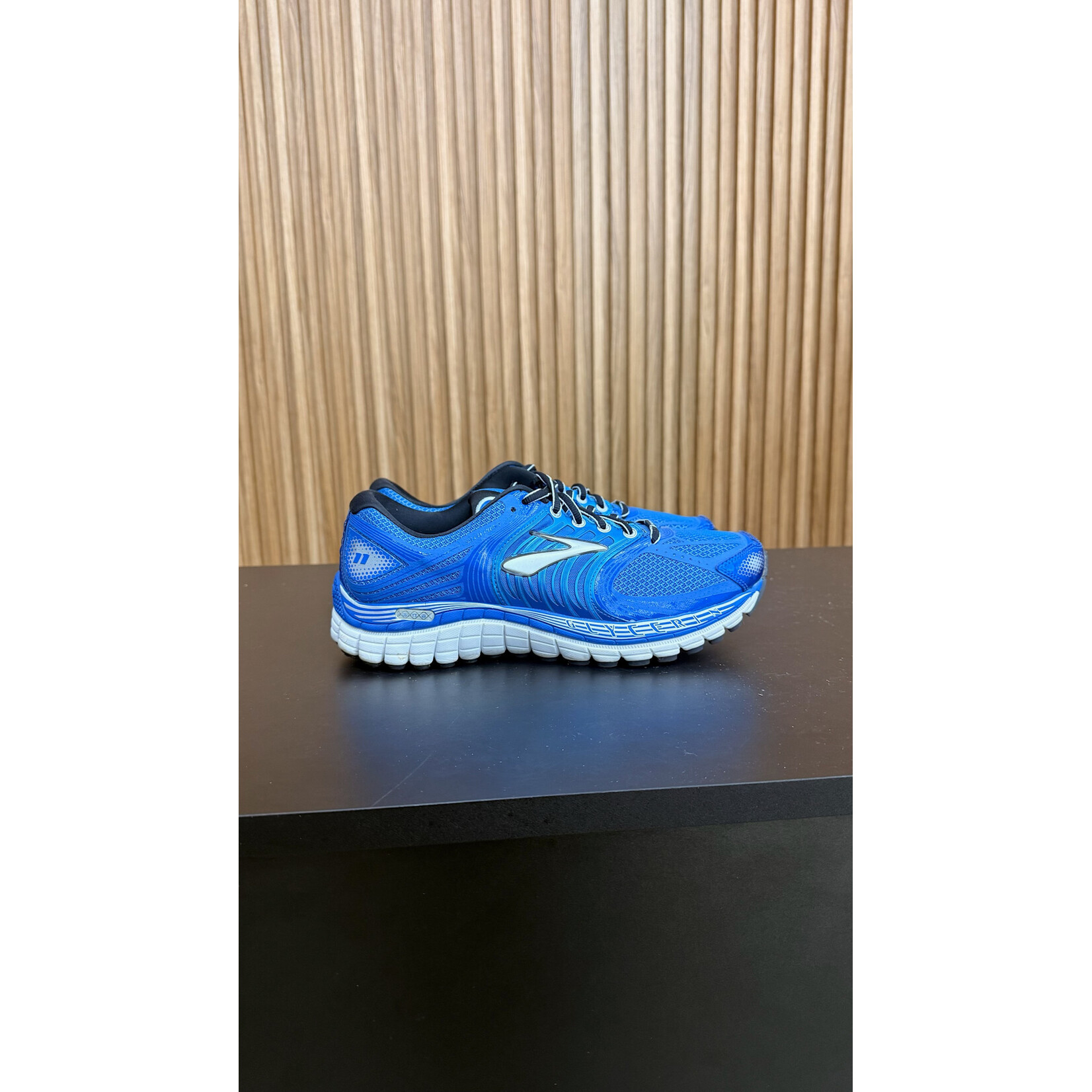 Brooks Brooks 11 Blue/Black/White Size 8.5, PREOWNED NO BOX NO INSOLES