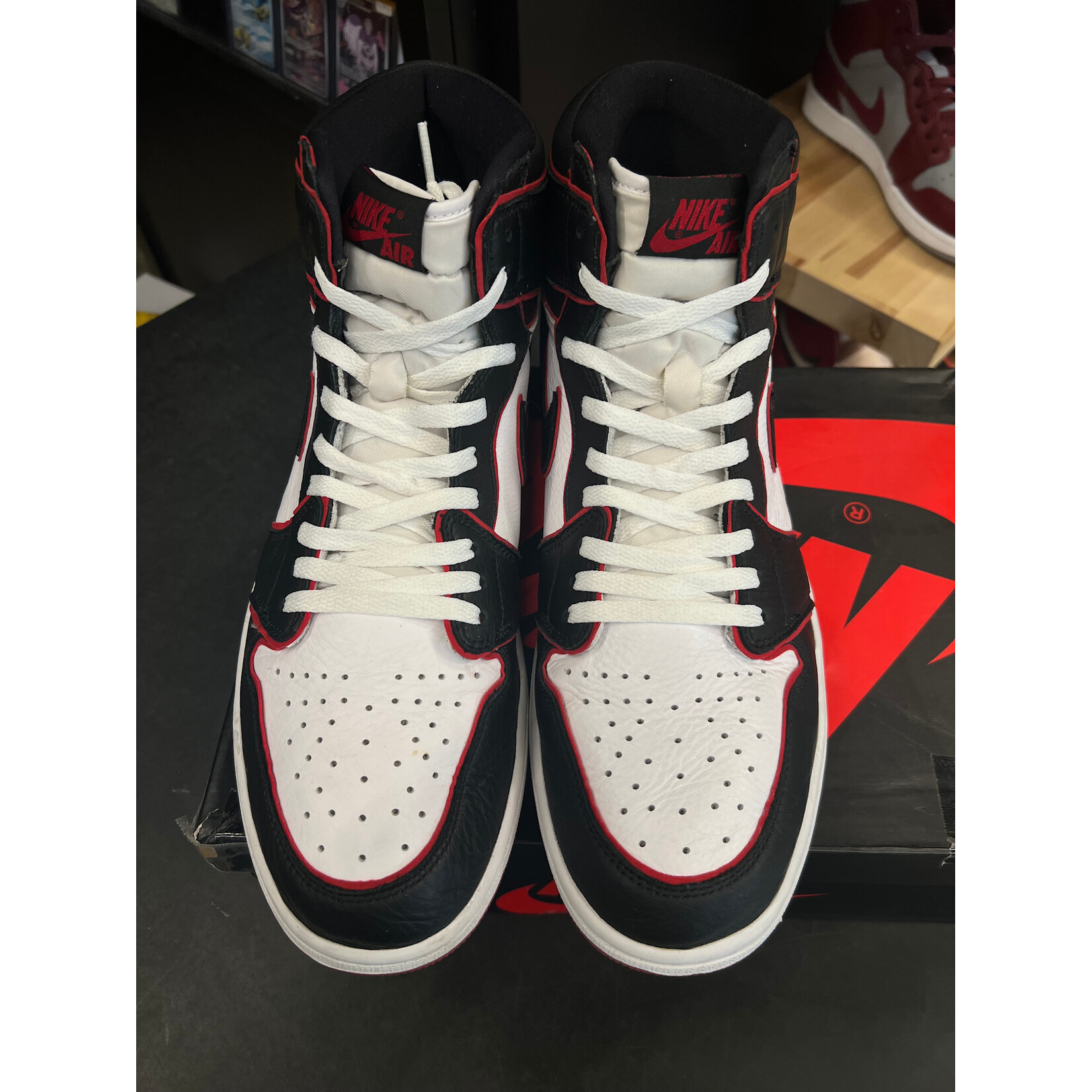 Jordan Jordan 1 Retro High Bloodline Size 14, PREOWNED