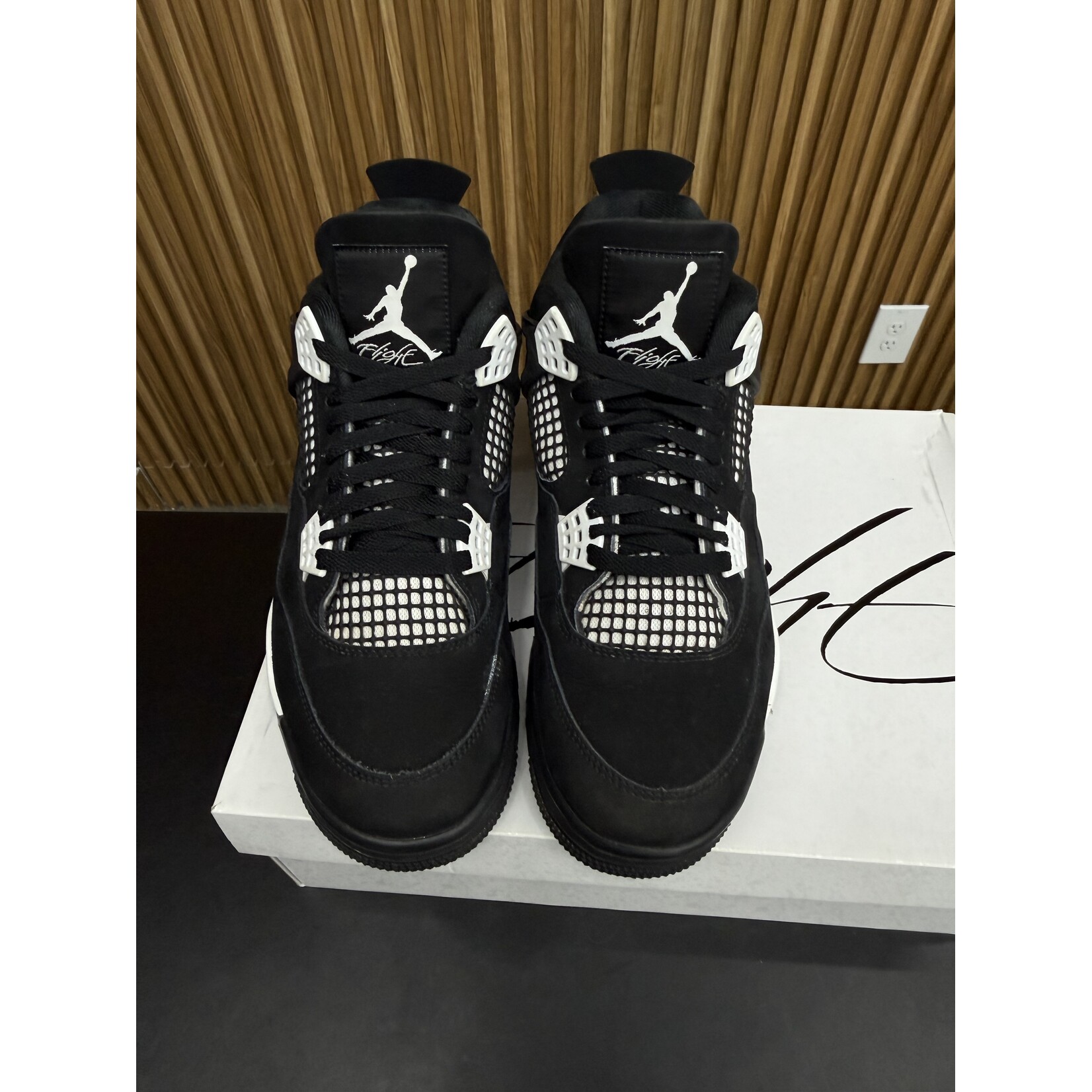 Jordan Jordan 4 Retro White Thunder Size 10, PREOWNED*