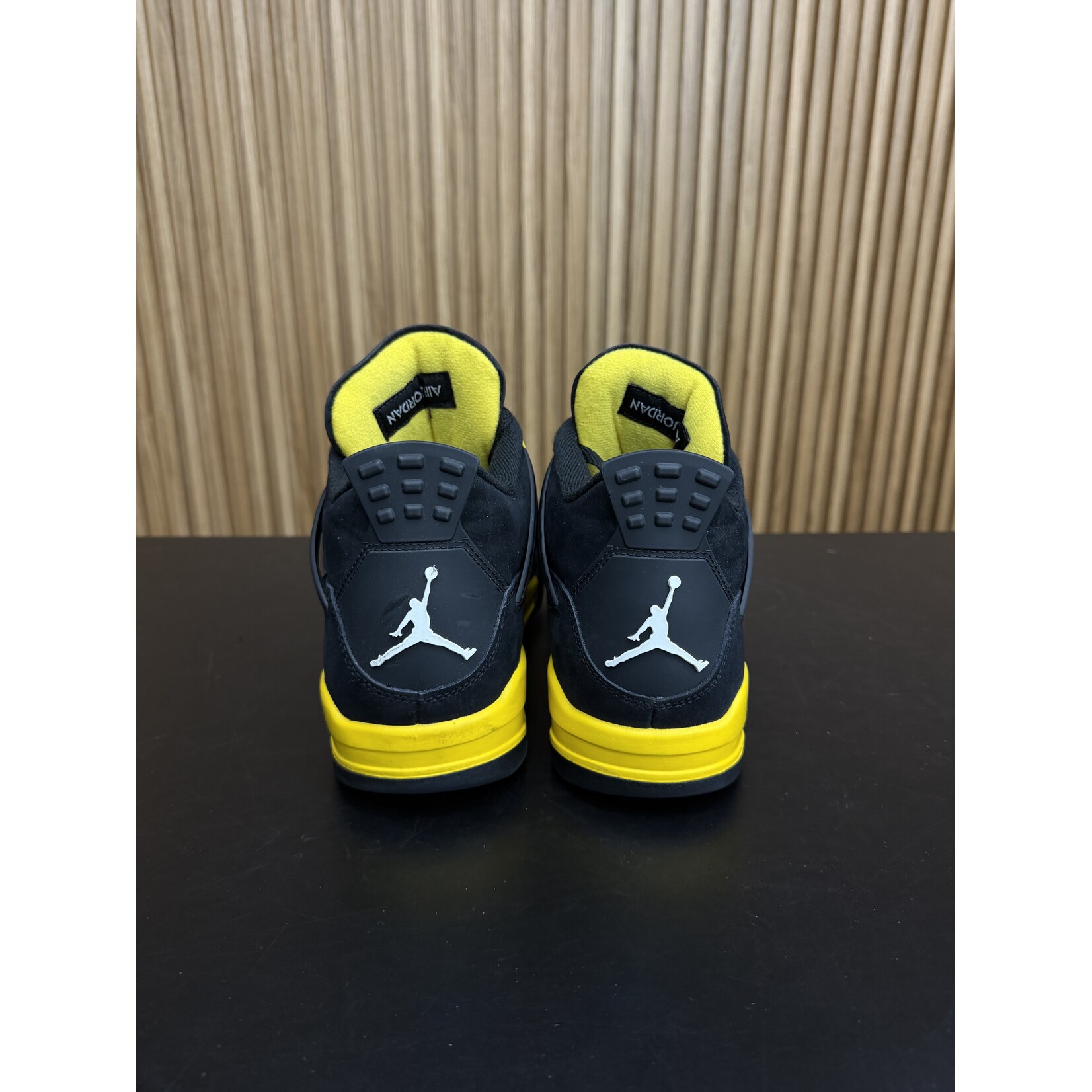 Jordan Jordan 4 Retro Thunder (2023) Size 10, PREOWNED