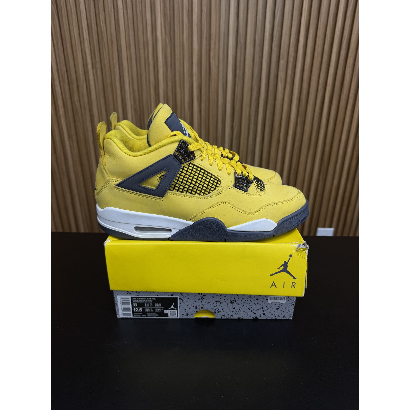 Jordan Jordan 4 Retro Lightning (2021) Size 11, PREOWNED NO LEFT INSOLE