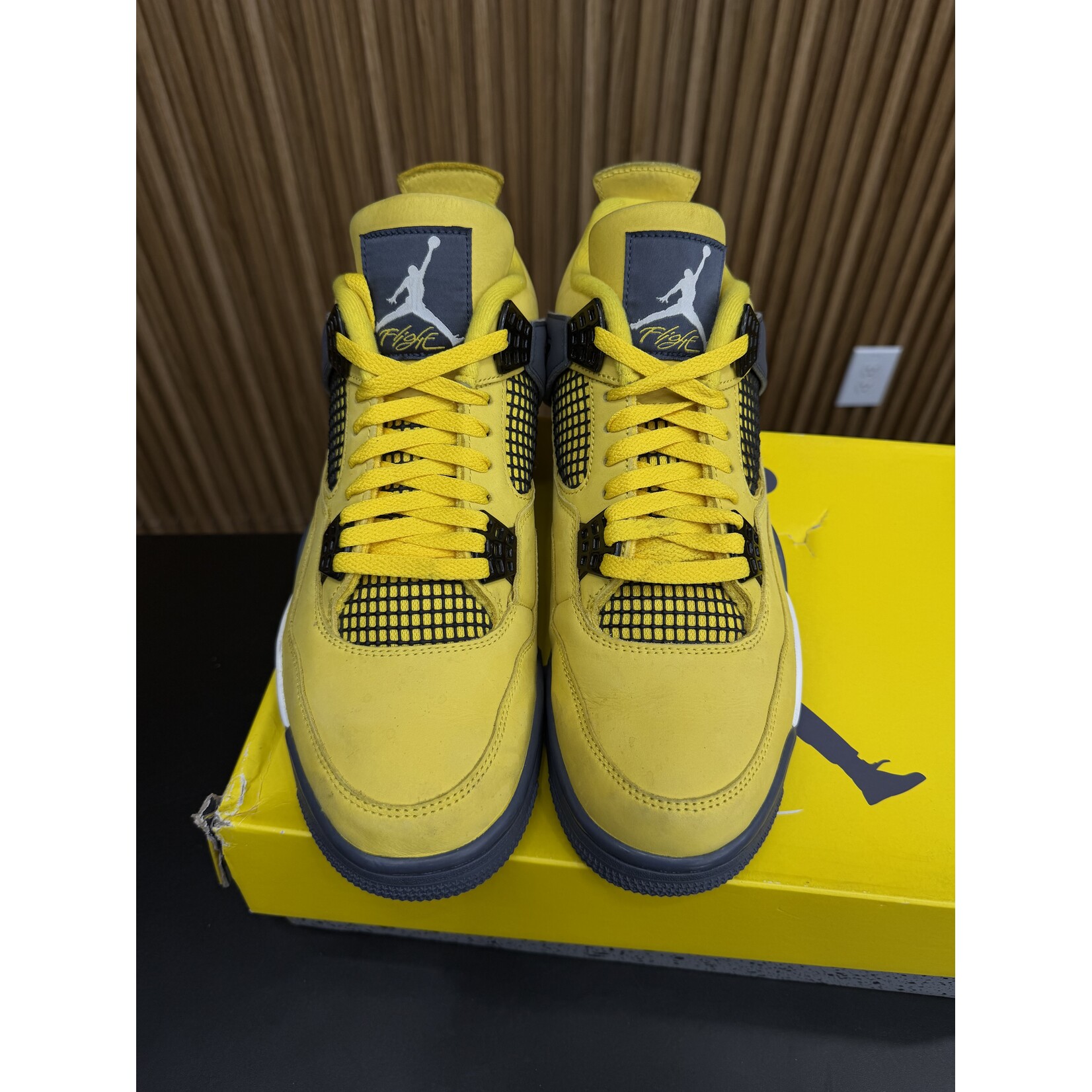 Jordan Jordan 4 Retro Lightning (2021) Size 11, PREOWNED NO LEFT INSOLE