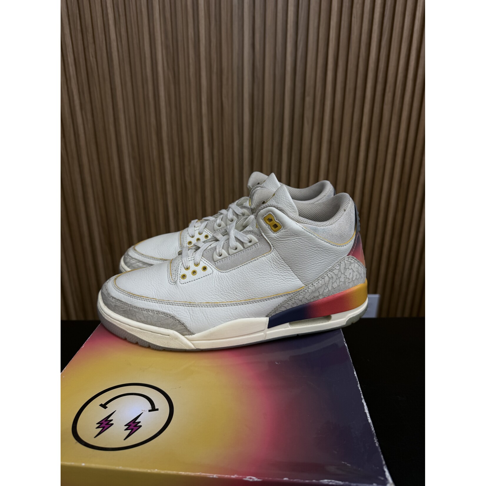 Jordan Jordan 3 Retro SP J Balvin Medellín Sunset Size 10.5, PREOWNED*