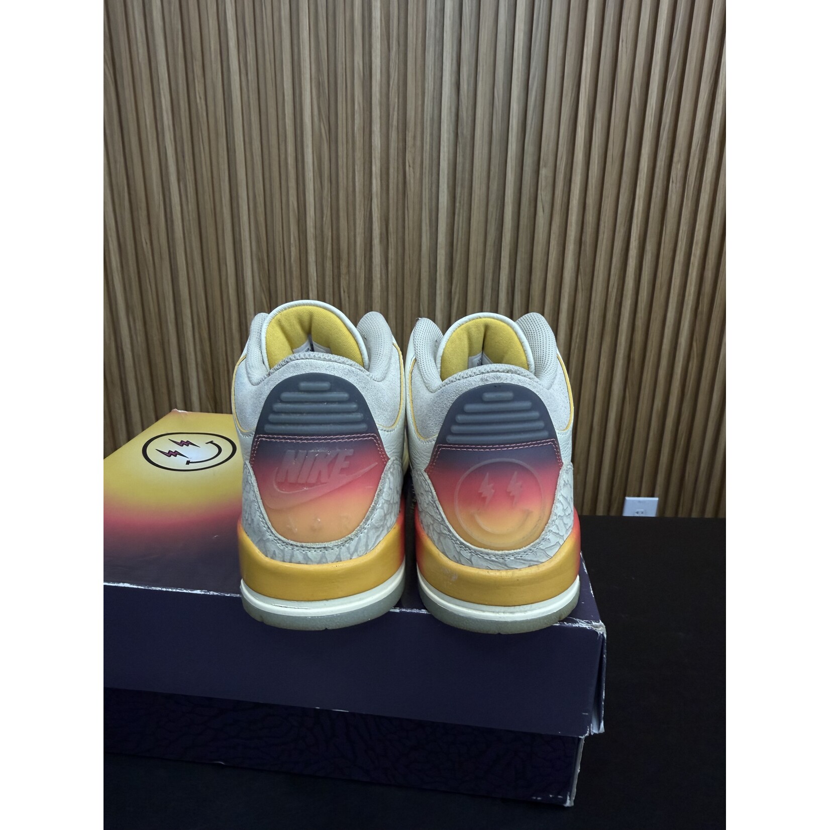 Jordan Jordan 3 Retro SP J Balvin Medellín Sunset Size 10.5, PREOWNED*