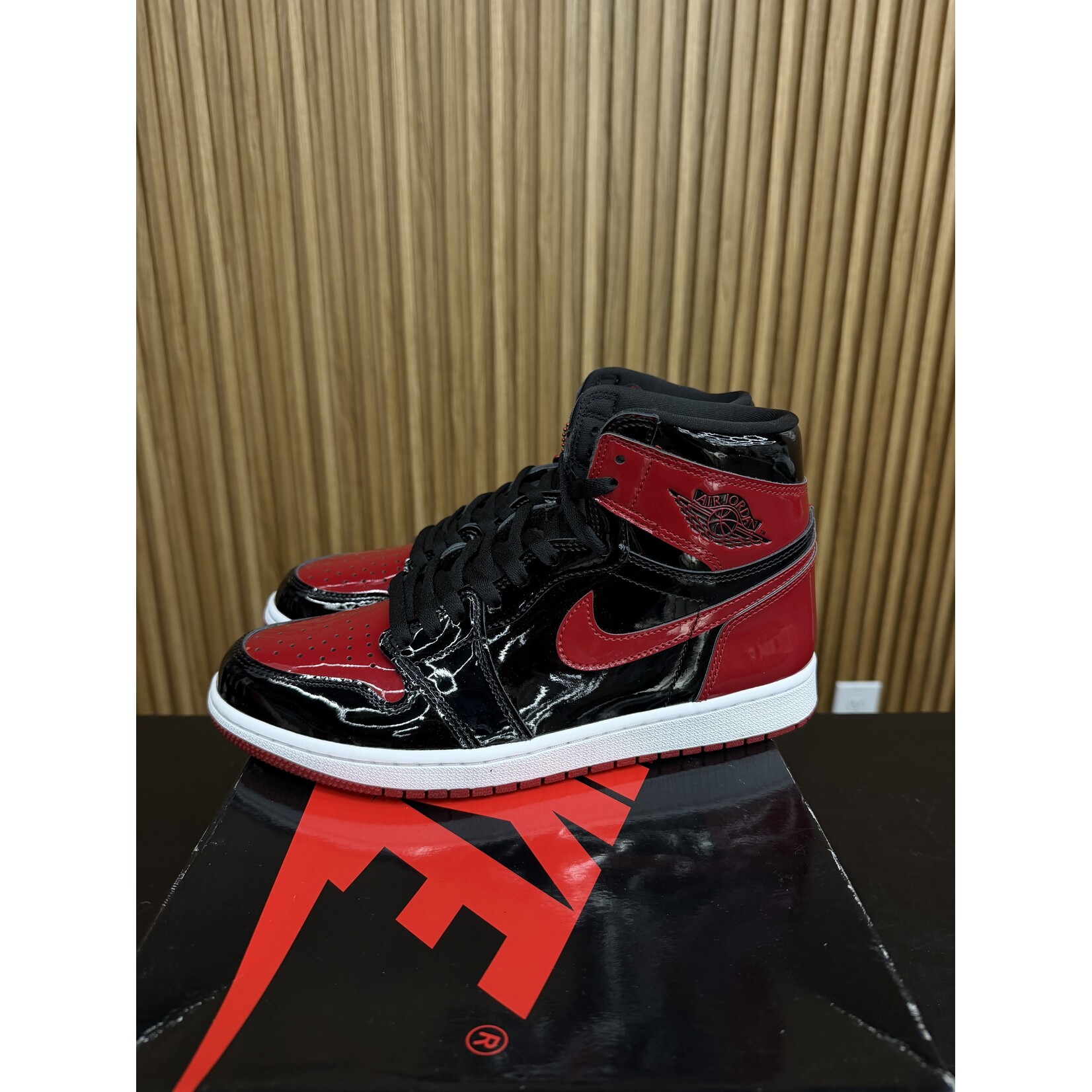 Jordan Jordan 1 Retro High OG Patent Bred Size 10, PREOWNED*