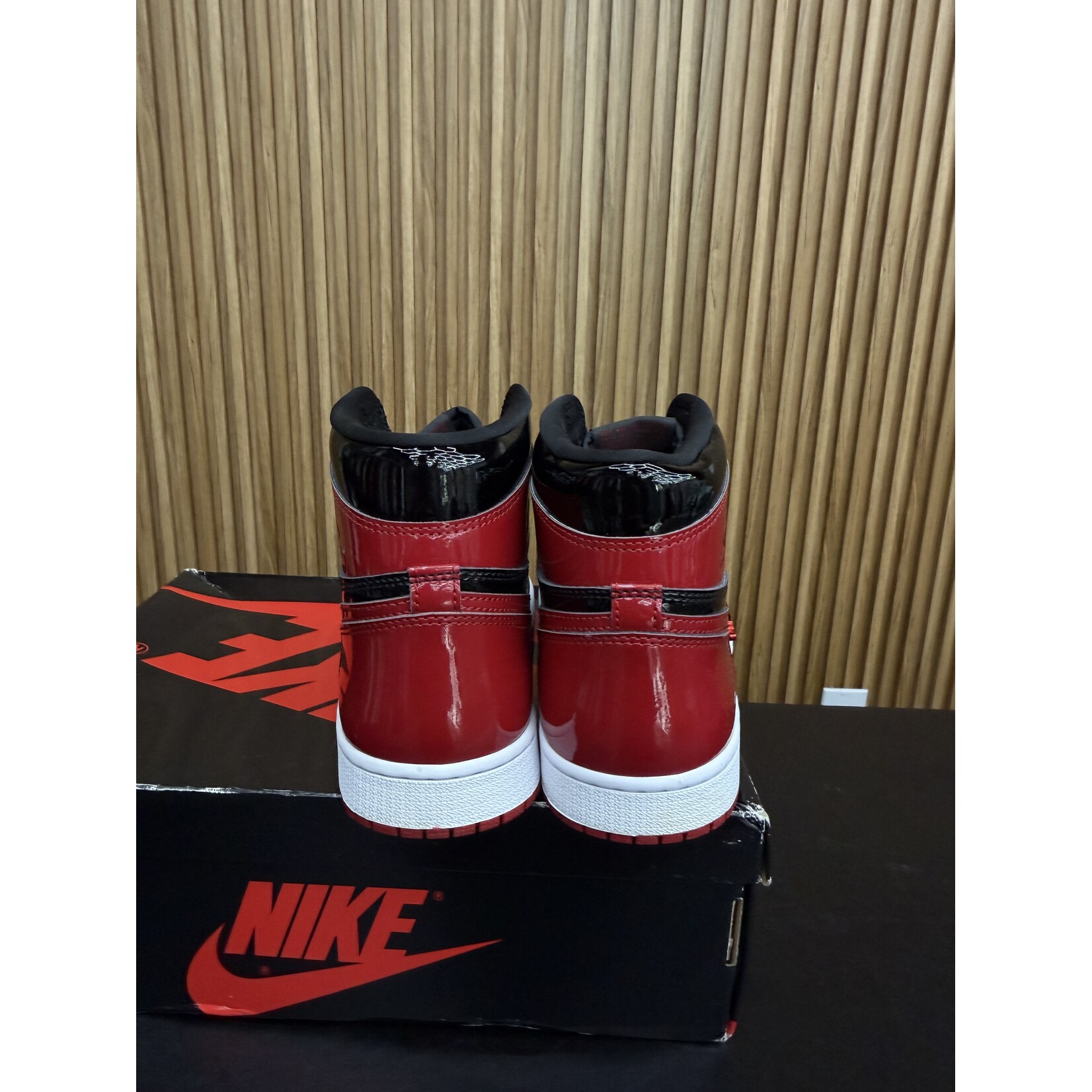 Jordan Jordan 1 Retro High OG Patent Bred Size 10, PREOWNED*
