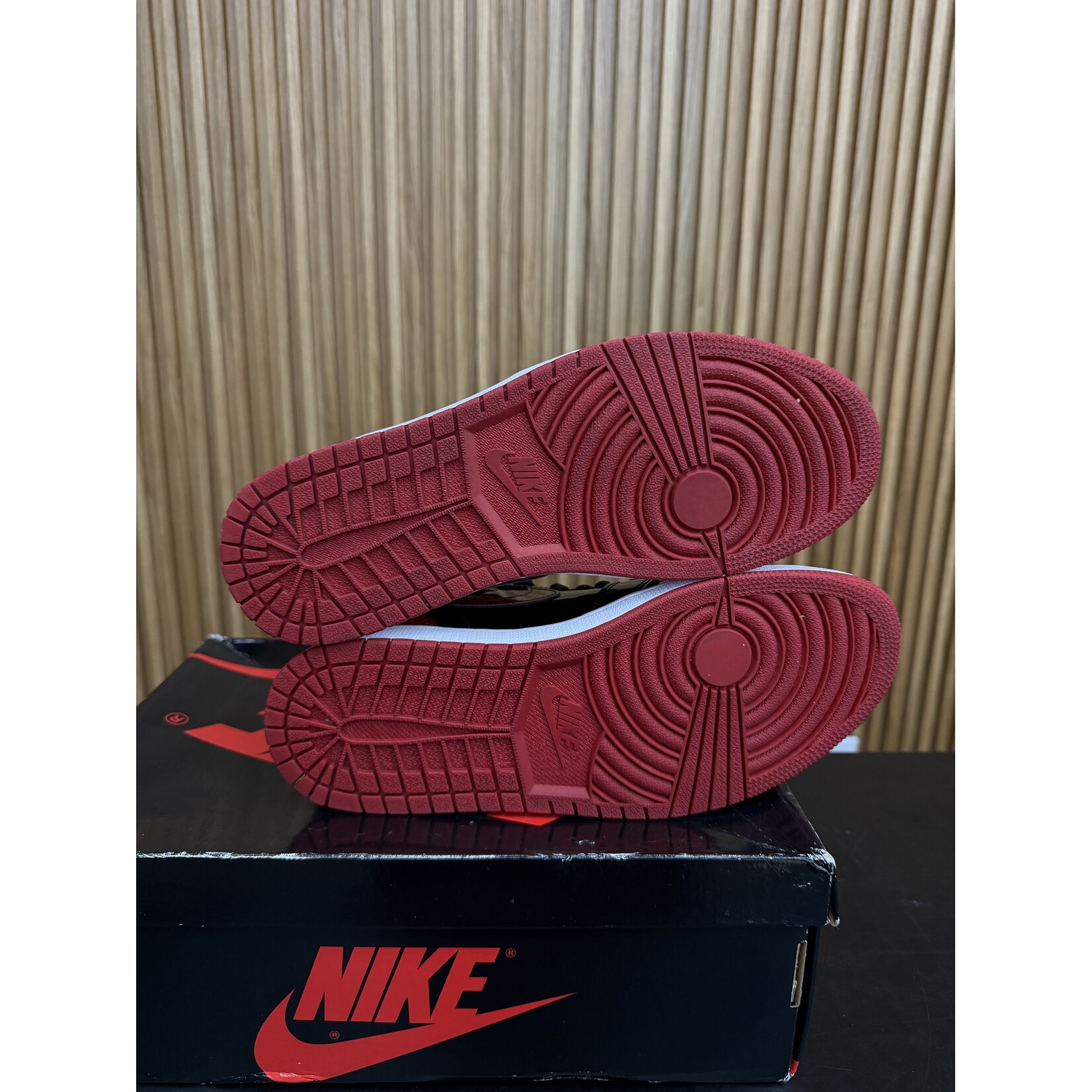 Jordan Jordan 1 Retro High OG Patent Bred Size 10, PREOWNED*