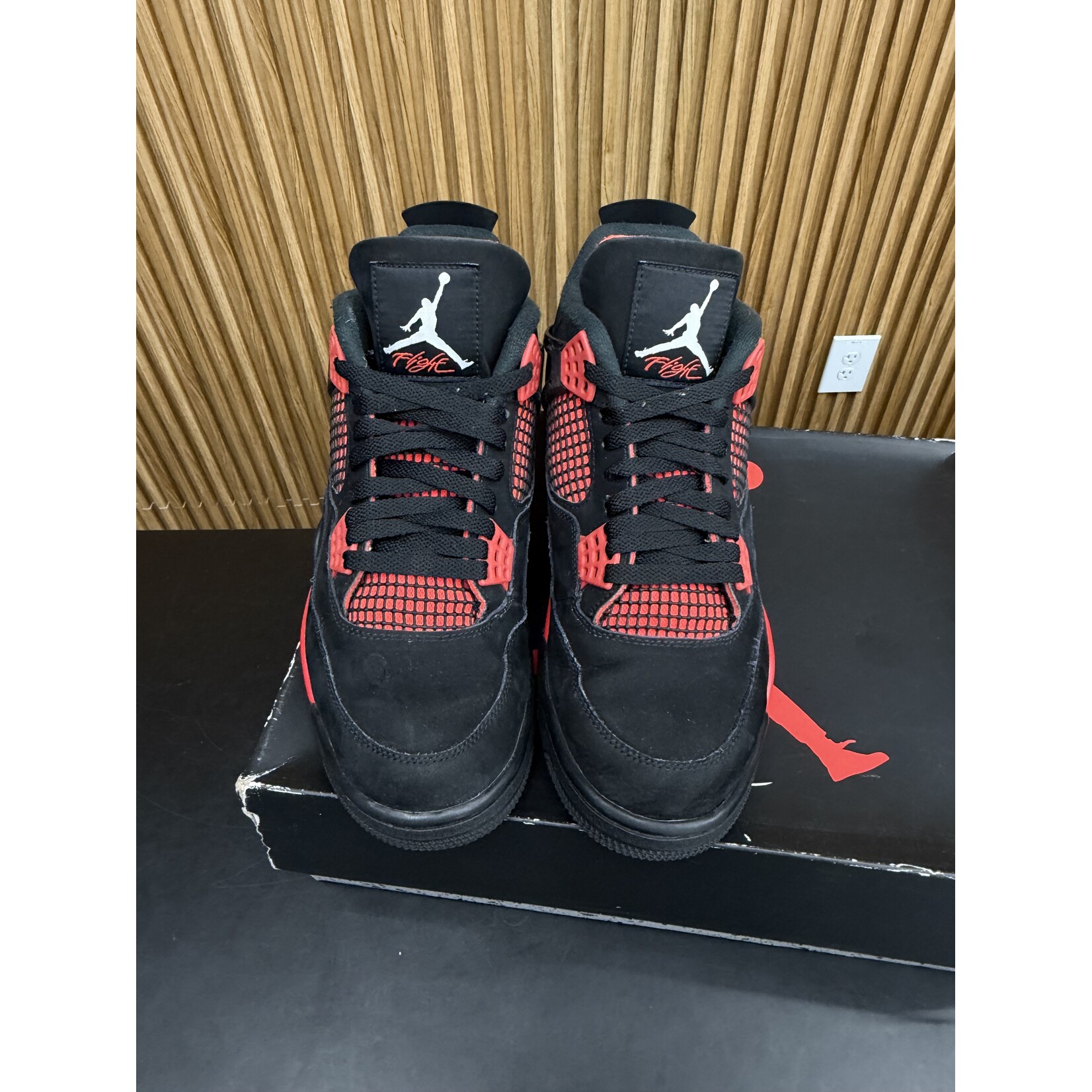 Jordan Jordan 4 Retro Red Thunder Size 10.5, PREOWNED