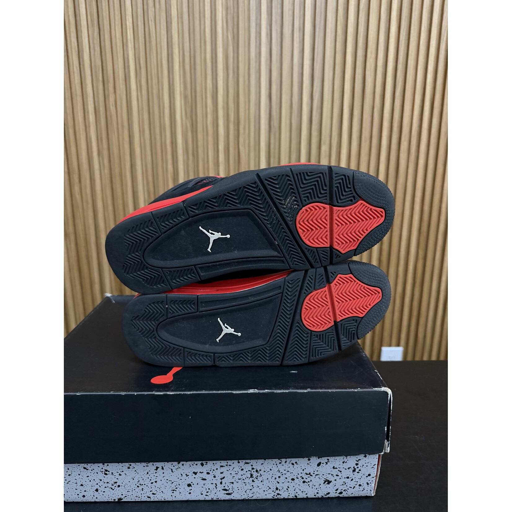 Jordan Jordan 4 Retro Red Thunder Size 10.5, PREOWNED