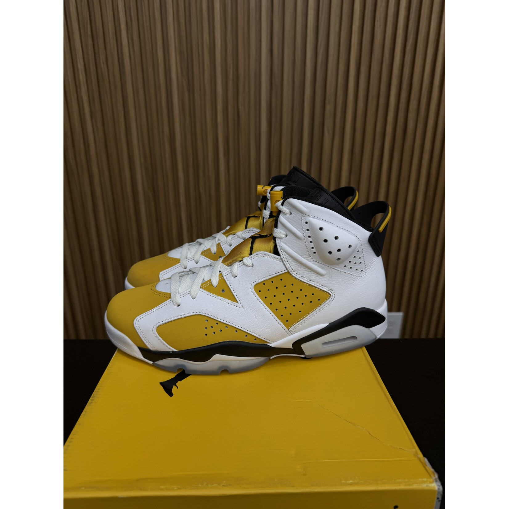 Jordan Jordan 6 Retro Yellow Ochre Size 10.5, PREOWNED