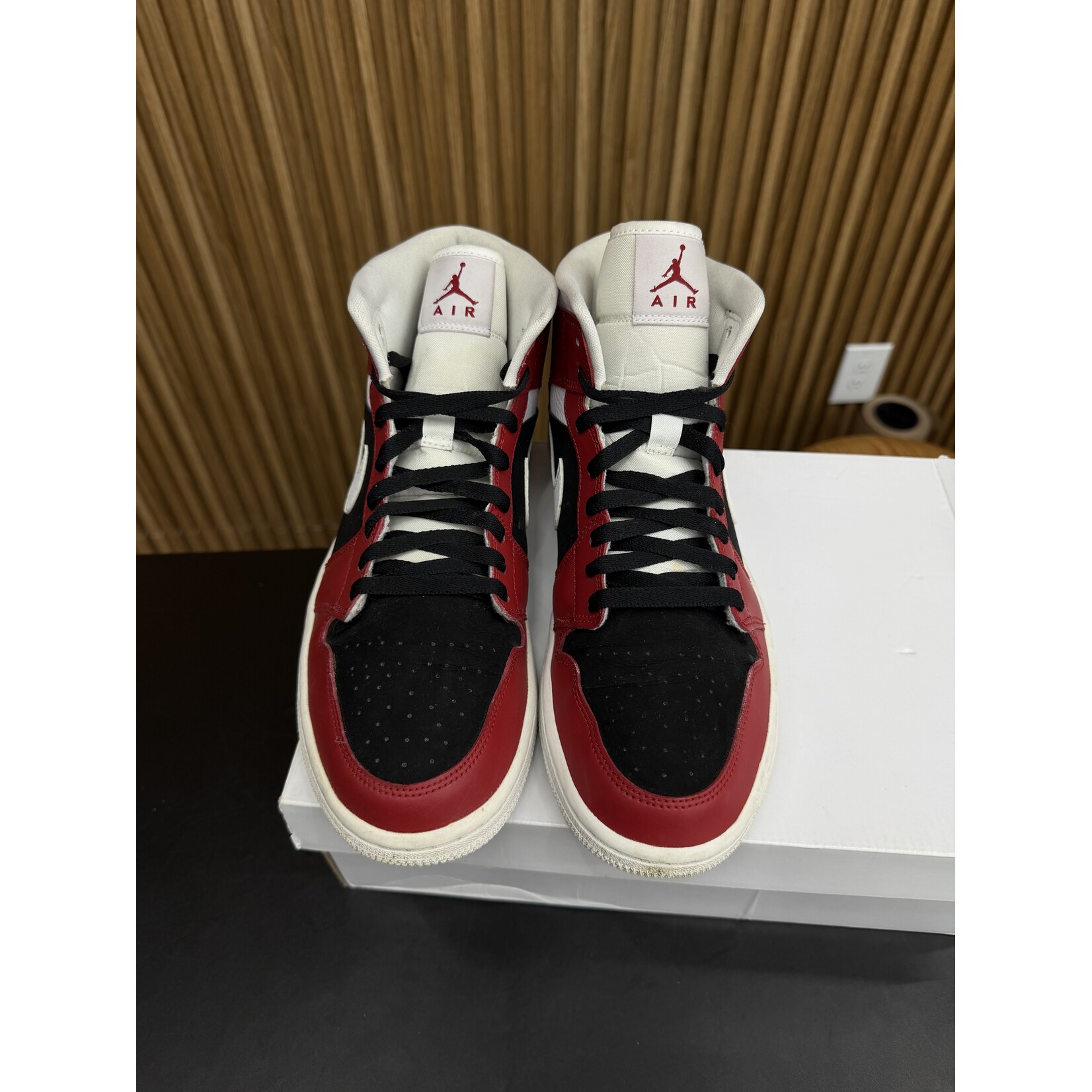 Jordan Jordan 1 Mid Gym Red Black (Women's) Size 12W, PREOWNED