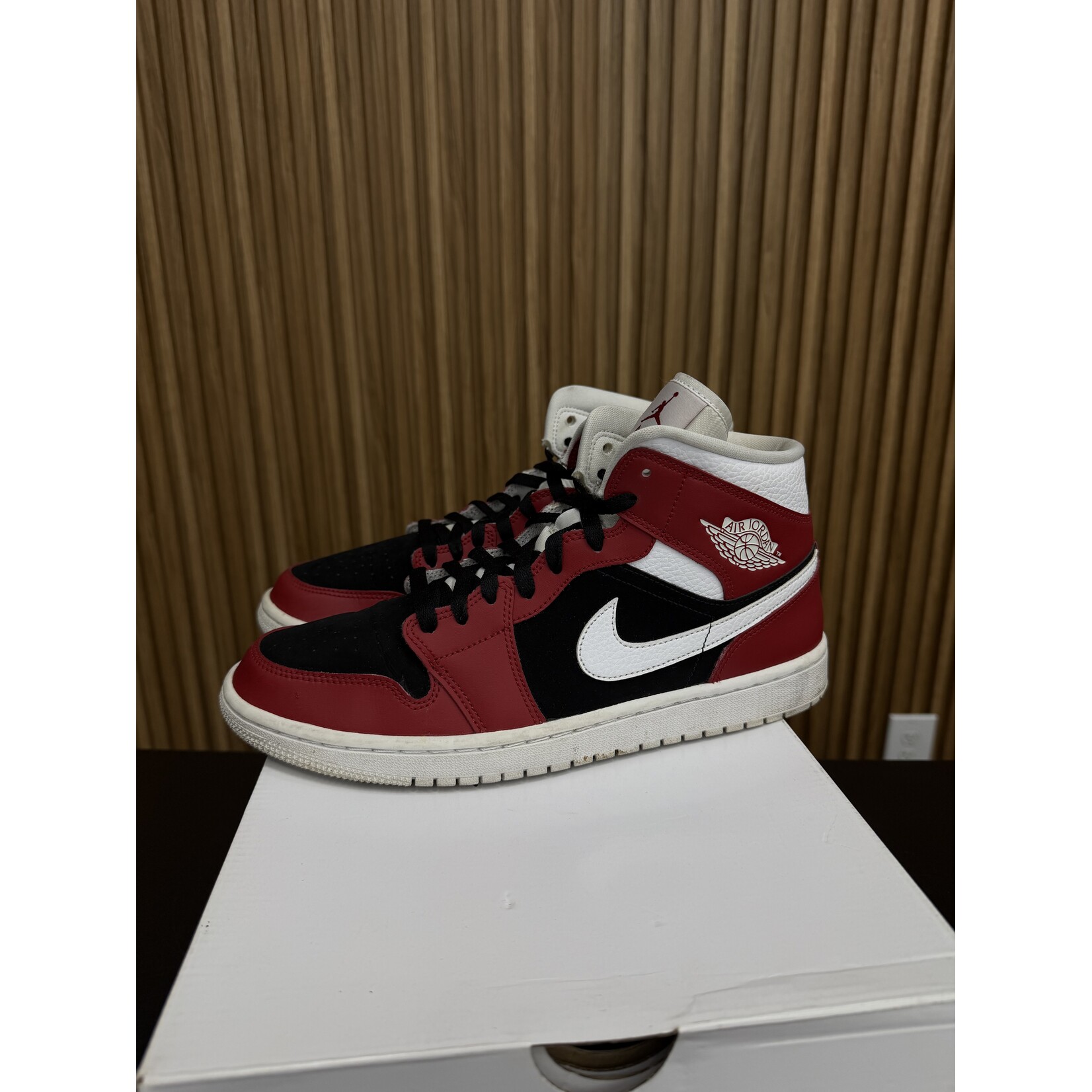 Jordan Jordan 1 Mid Gym Red Black (Women's) Size 12W, PREOWNED