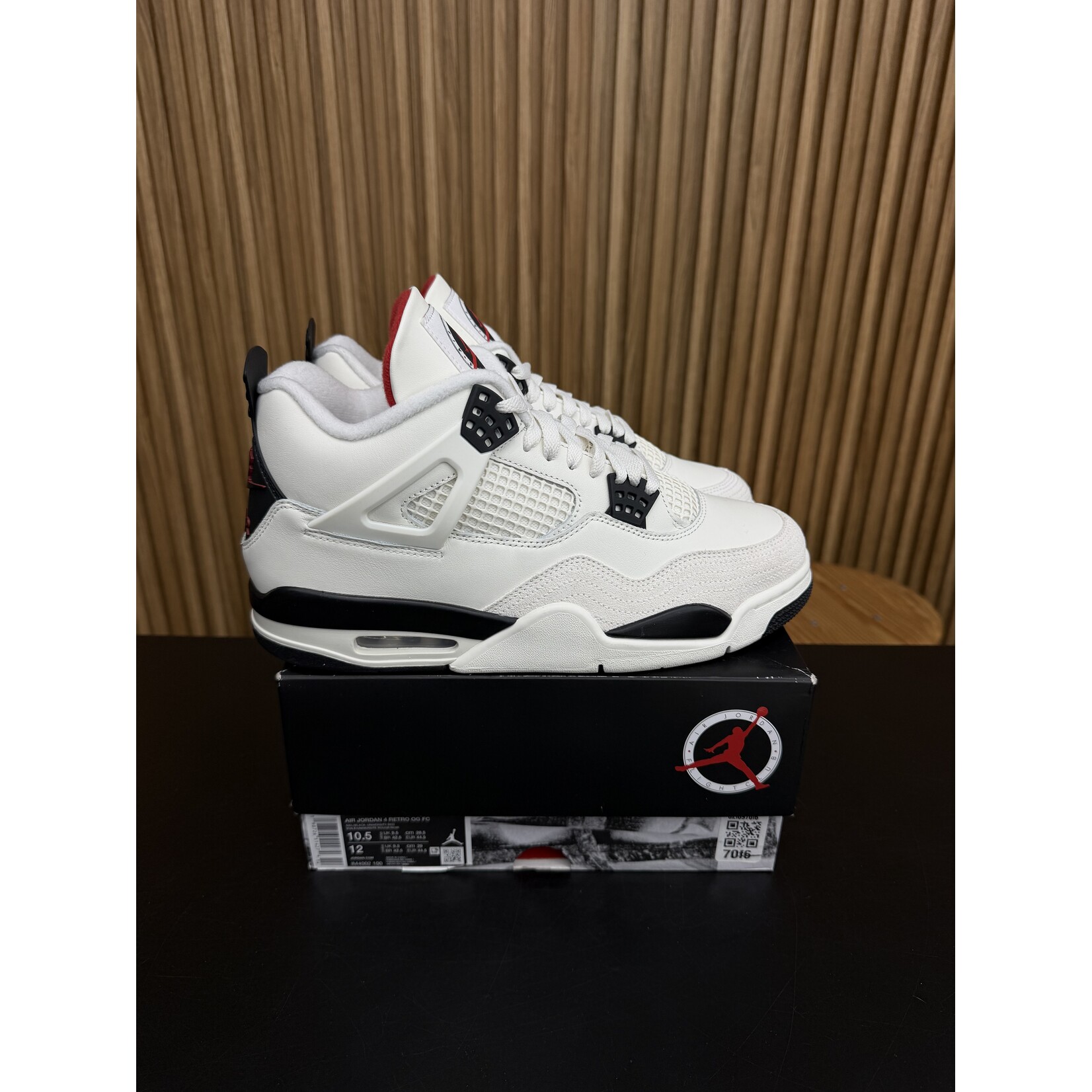 Jordan Jordan 4 Retro Flight Club Size 10.5, PREOWNED