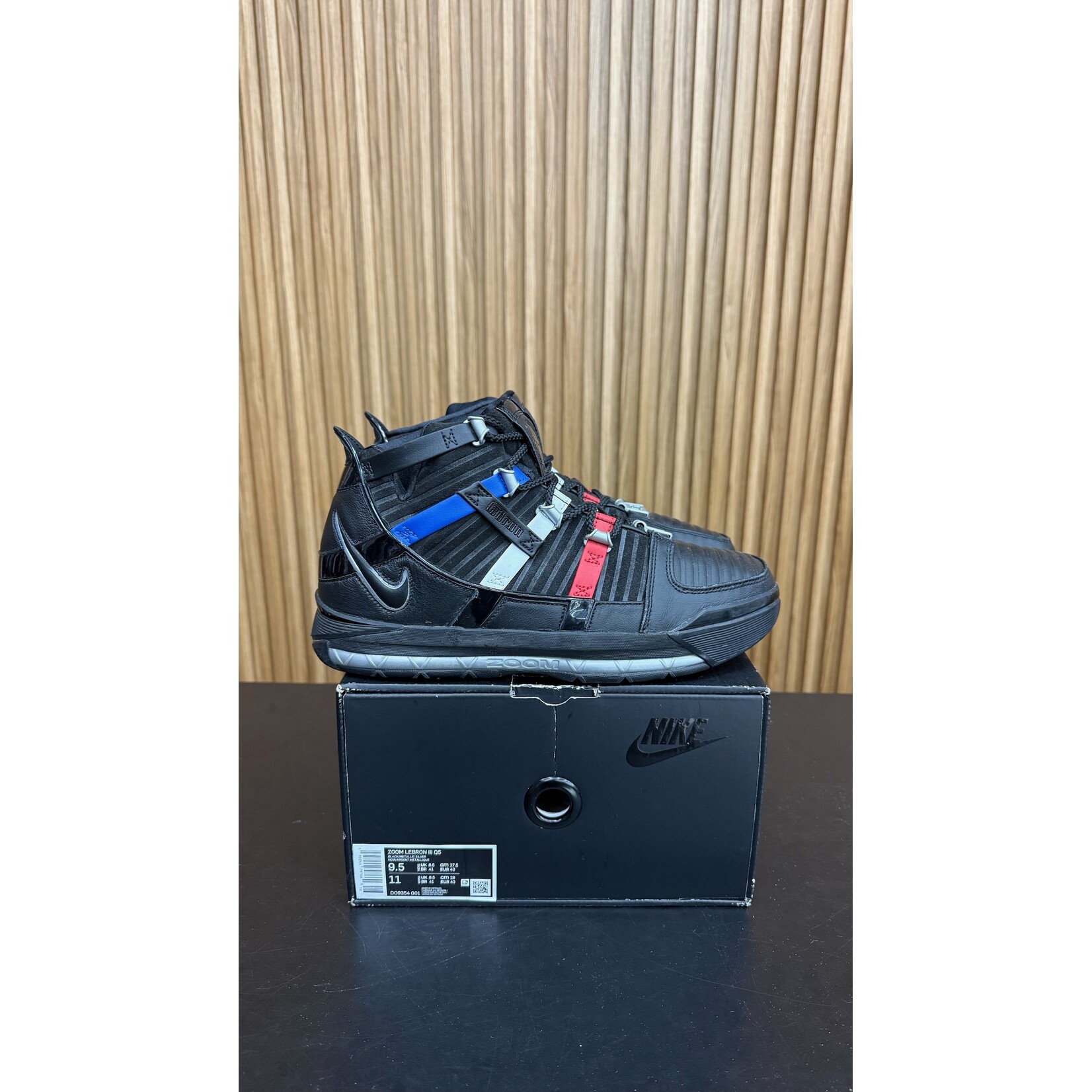 Nike Nike LeBron 3 The Shop Black University Red (2022) Size 9.5, PREOWNED