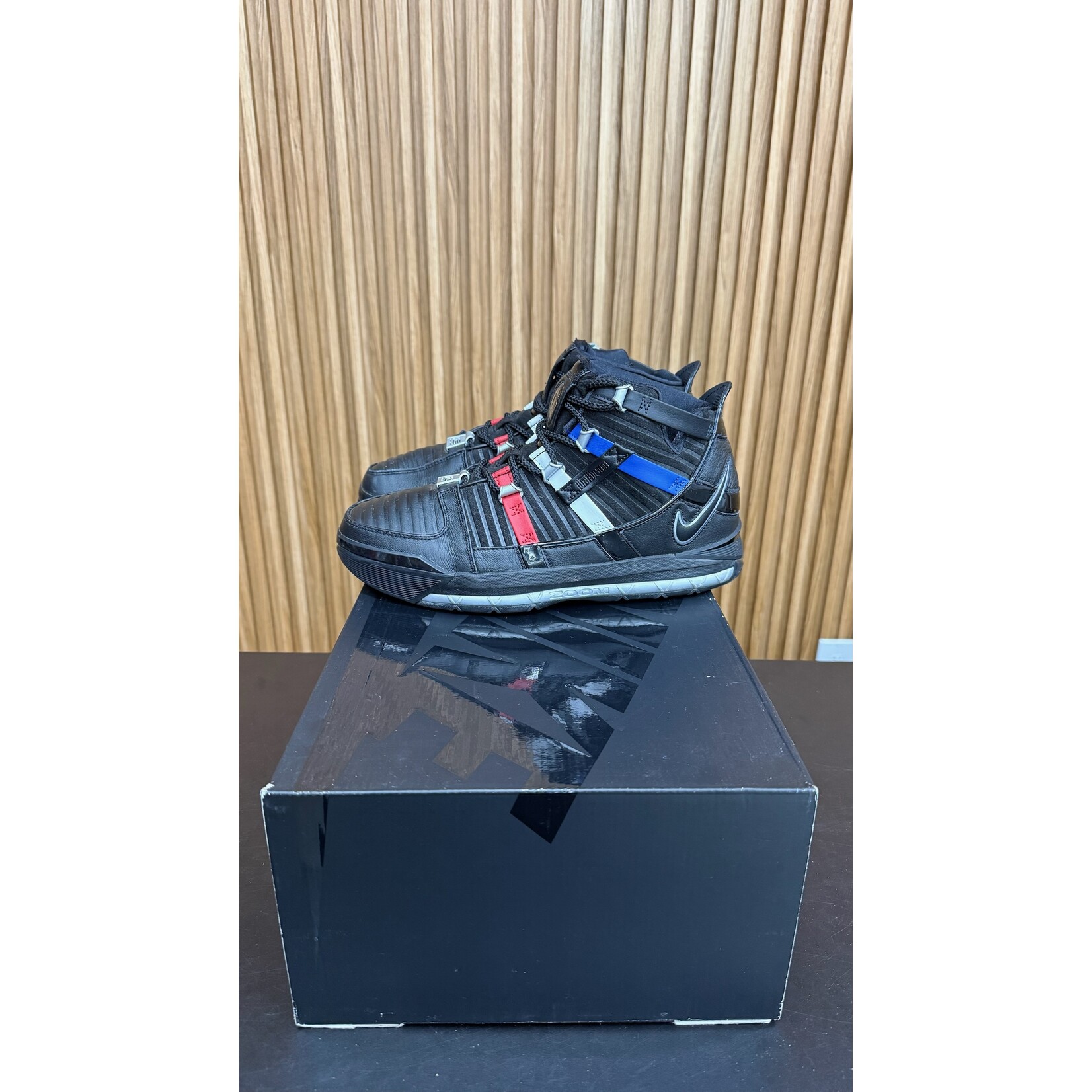 Nike Nike LeBron 3 The Shop Black University Red (2022) Size 9.5, PREOWNED