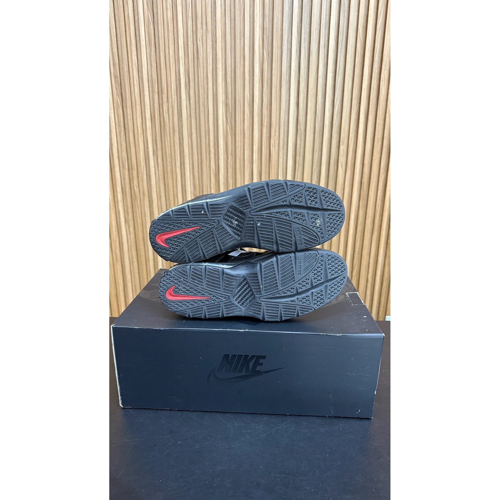 Nike Nike LeBron 3 The Shop Black University Red (2022) Size 9.5, PREOWNED