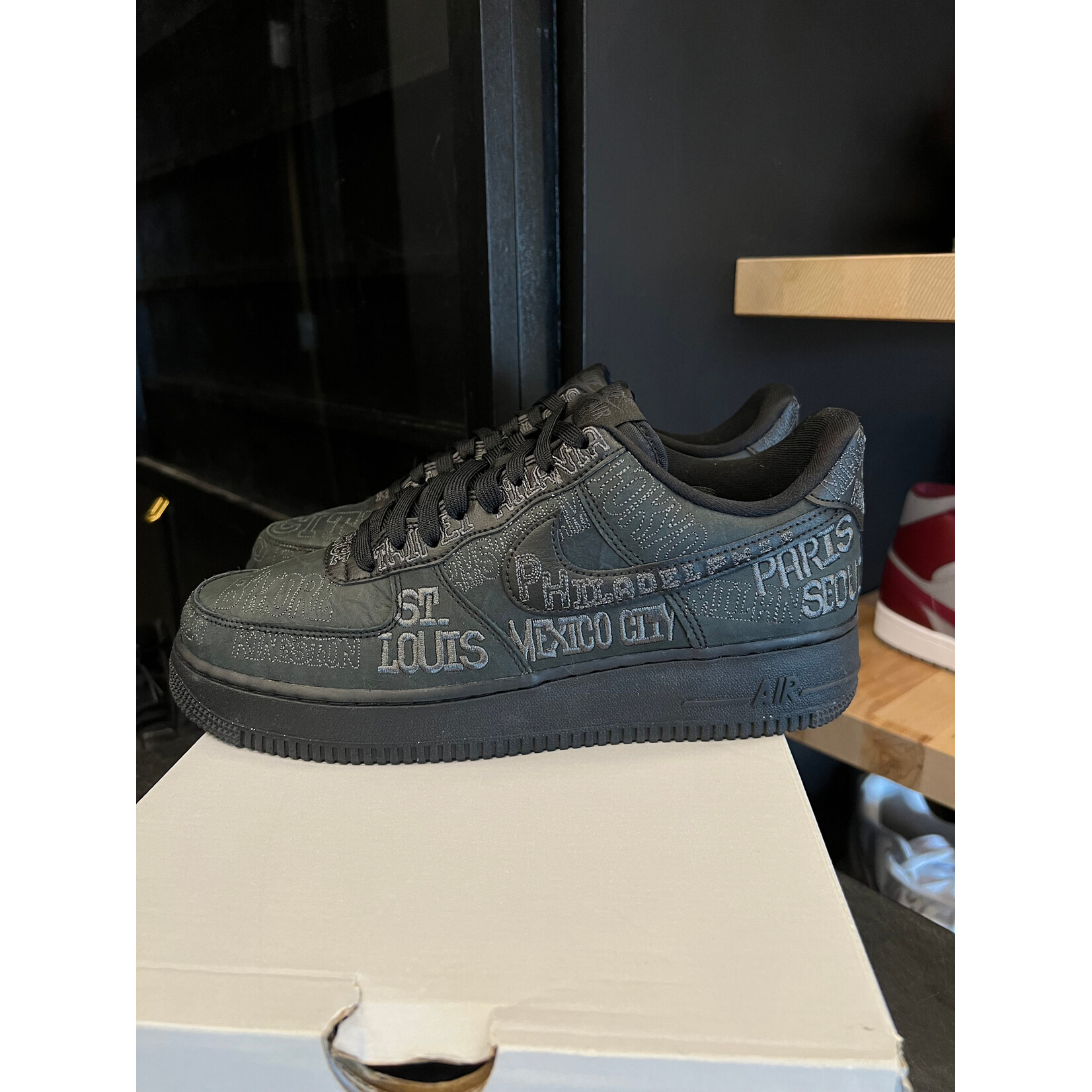 Nike Nike Air Force 1 Low World Tour Black Size 9.5, PREOWNED