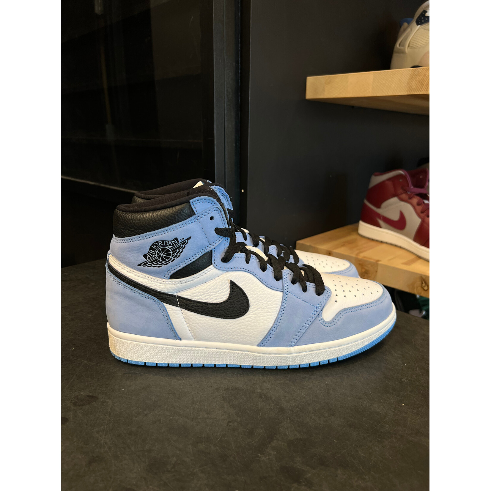Jordan Jordan 1 Retro High OG University Blue Size 10.5, PREOWNED*